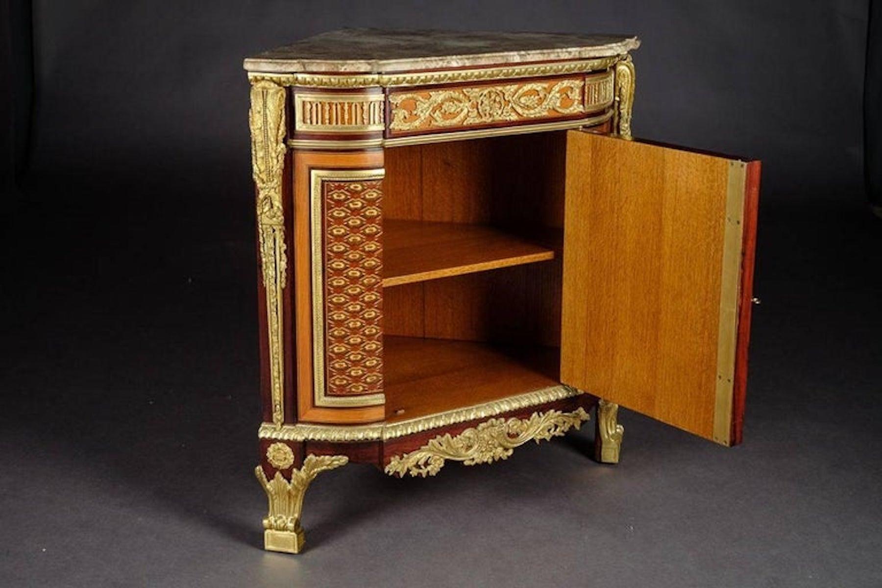 20th Century Louis XV Style Corner Commode After Jean Henri Riesener For Sale 2