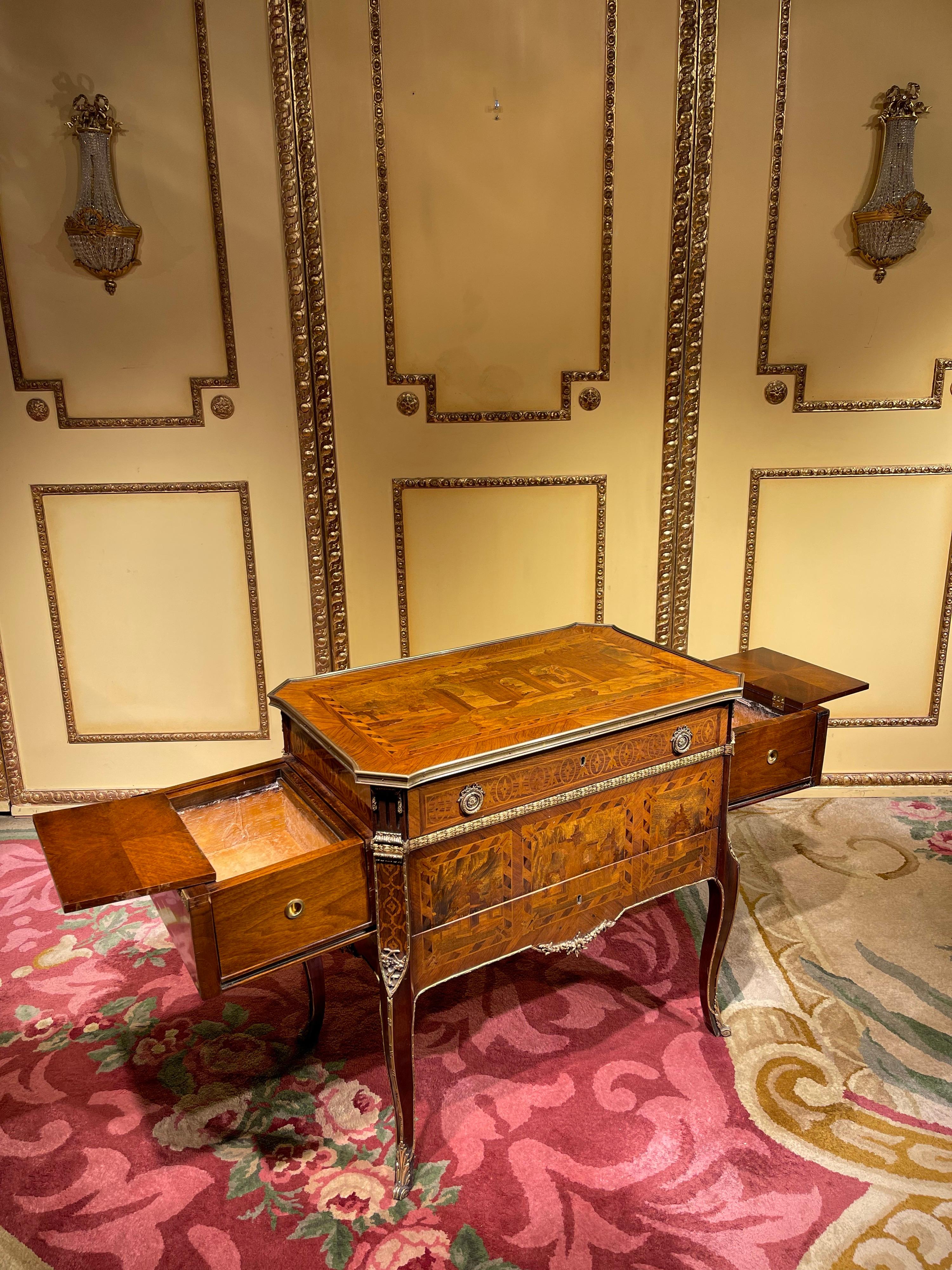 Laiton Commode/Table de style Louis XV du 20ème siècle, meuble transformable en vente