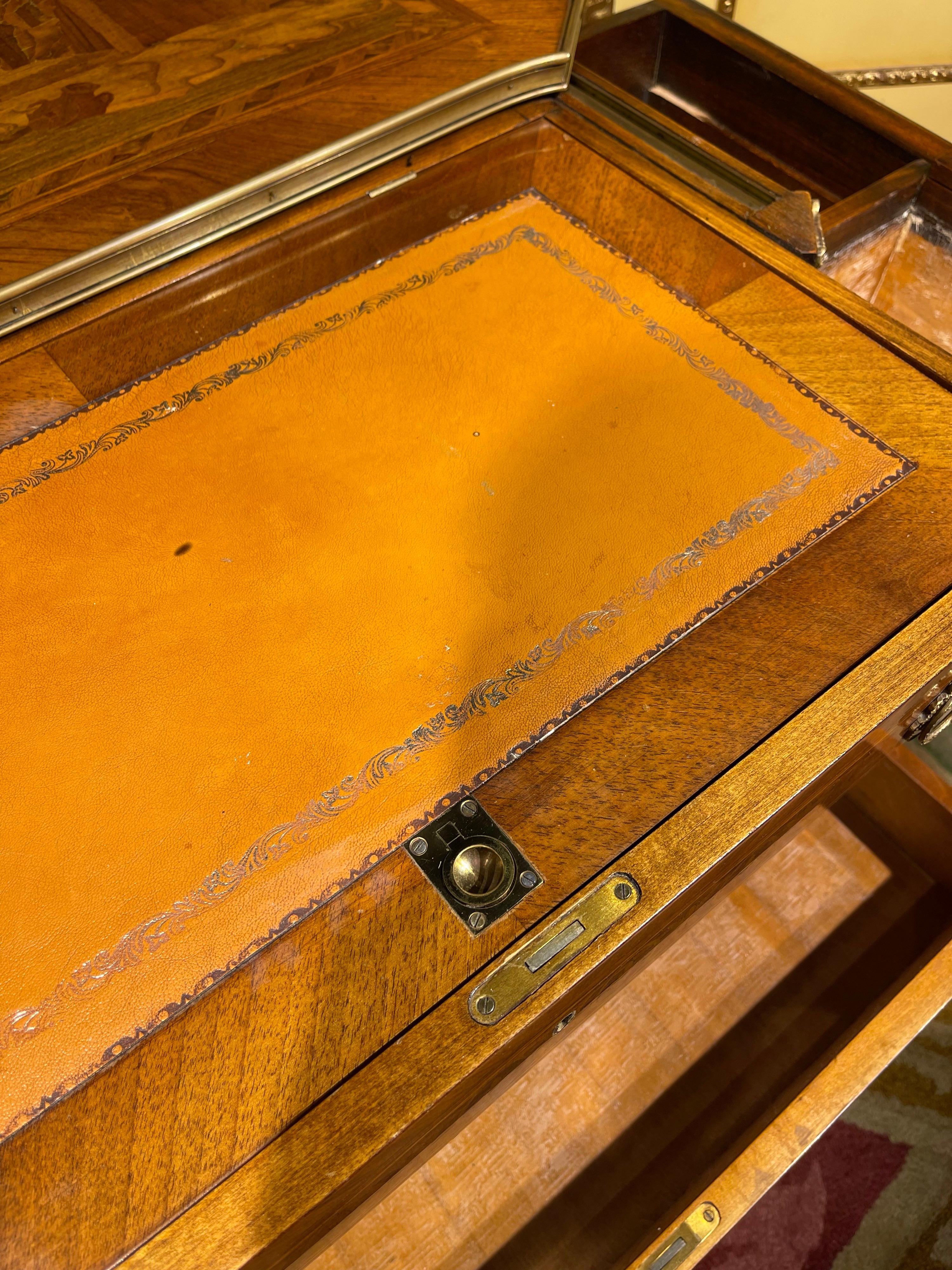 Commode/Table de style Louis XV du 20ème siècle, meuble transformable en vente 4