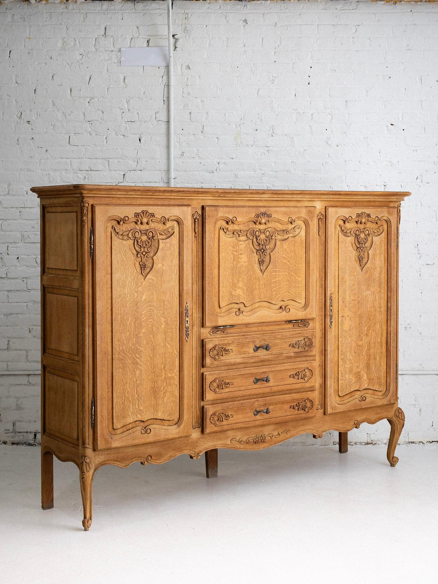 Mueble bar francés estilo Luis XV del siglo XX Francés en venta