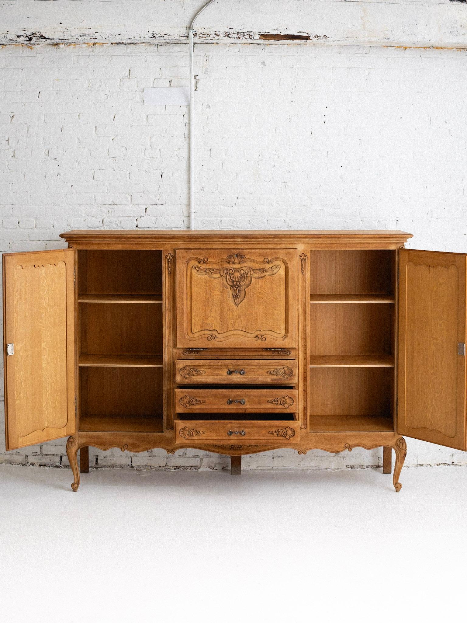 Mueble bar francés estilo Luis XV del siglo XX en Bueno estado para la venta en Brooklyn, NY