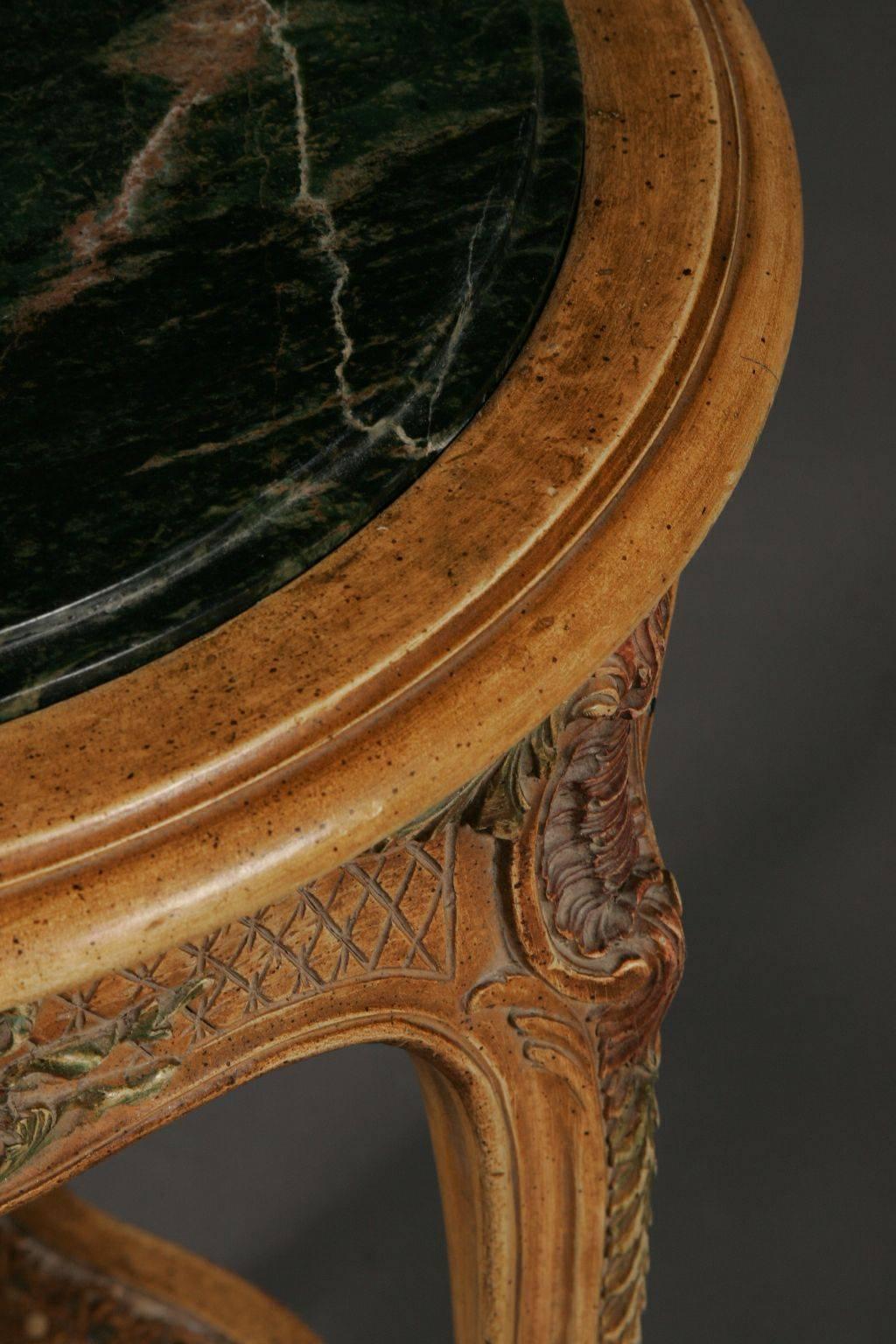 Französischer Beistelltisch im Louis XV.-Stil des 20. Jahrhunderts (Holz) im Angebot