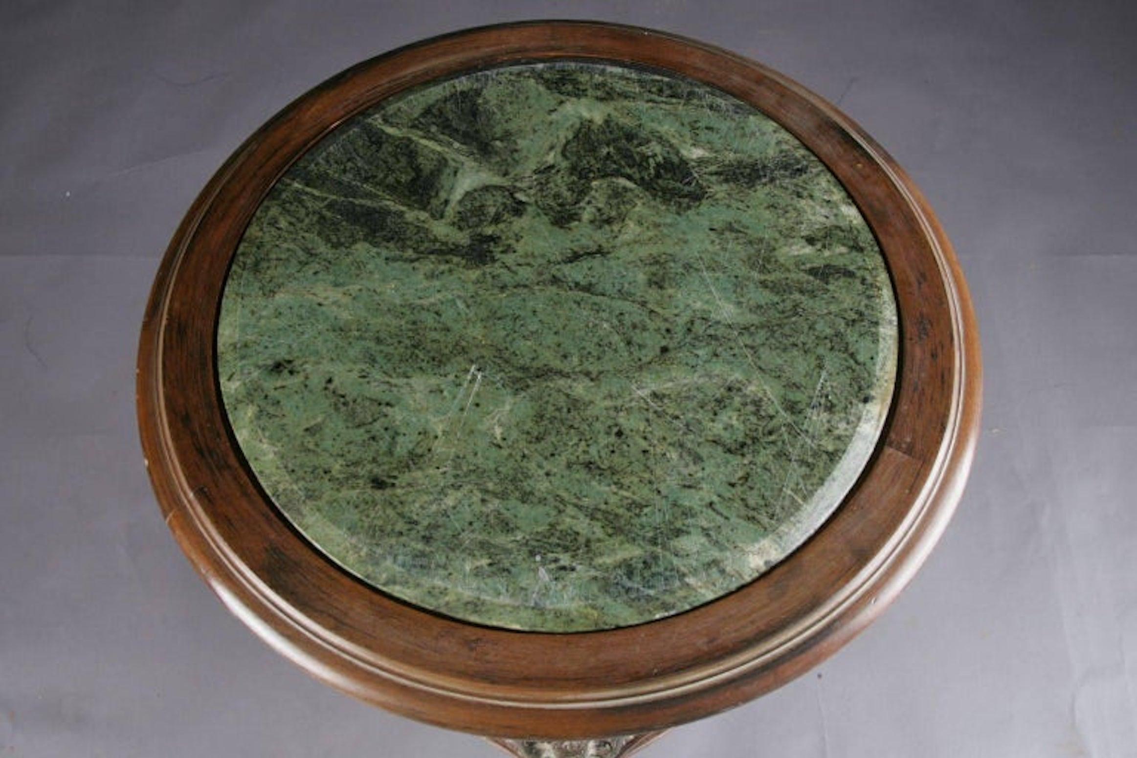 Table d'appoint française de style Louis XV du 20ème siècle Bon état - En vente à Berlin, DE