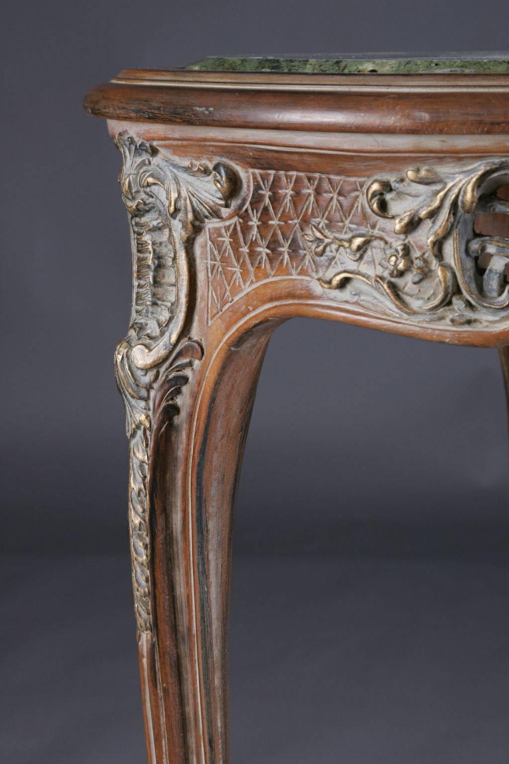 Bois Table d'appoint française de style Louis XV du XXe siècle en vente