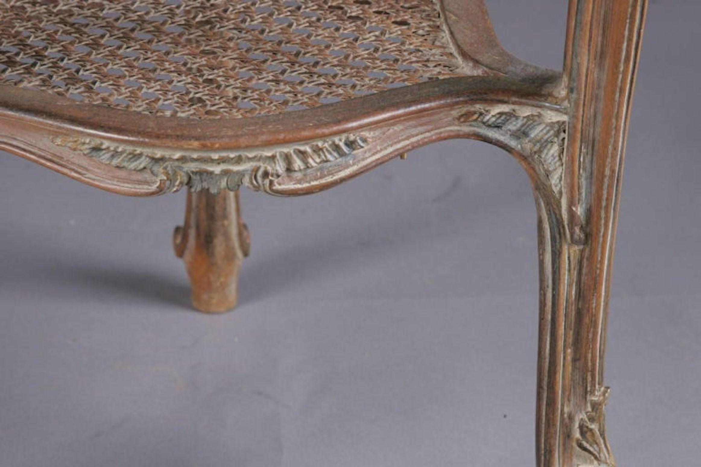 Table d'appoint française de style Louis XV du 20ème siècle en vente 3