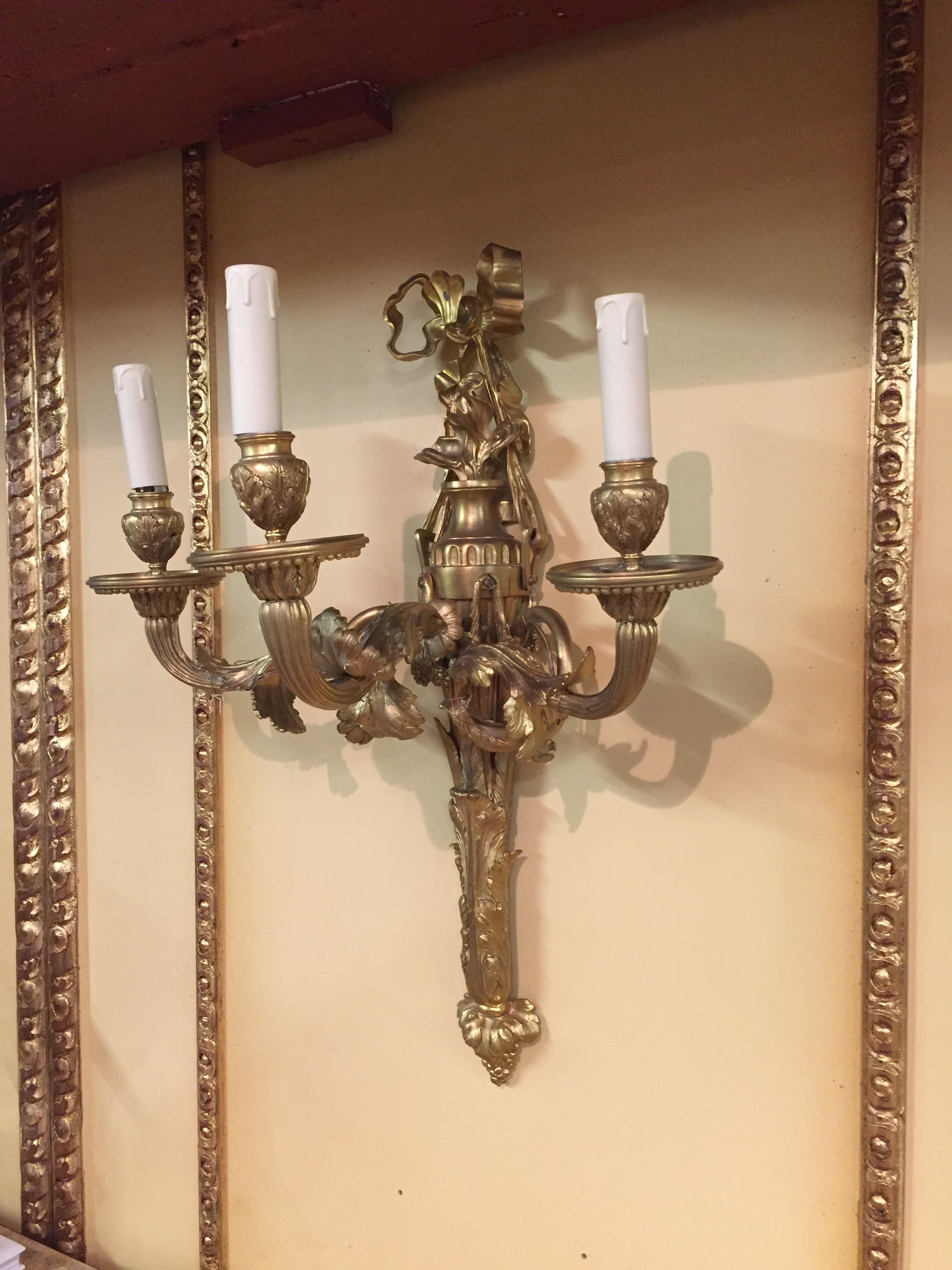 Französische Prunk-Applikation oder Wandlampe im Louis XV-Stil des 20. Jahrhunderts (Louis XV.) im Angebot