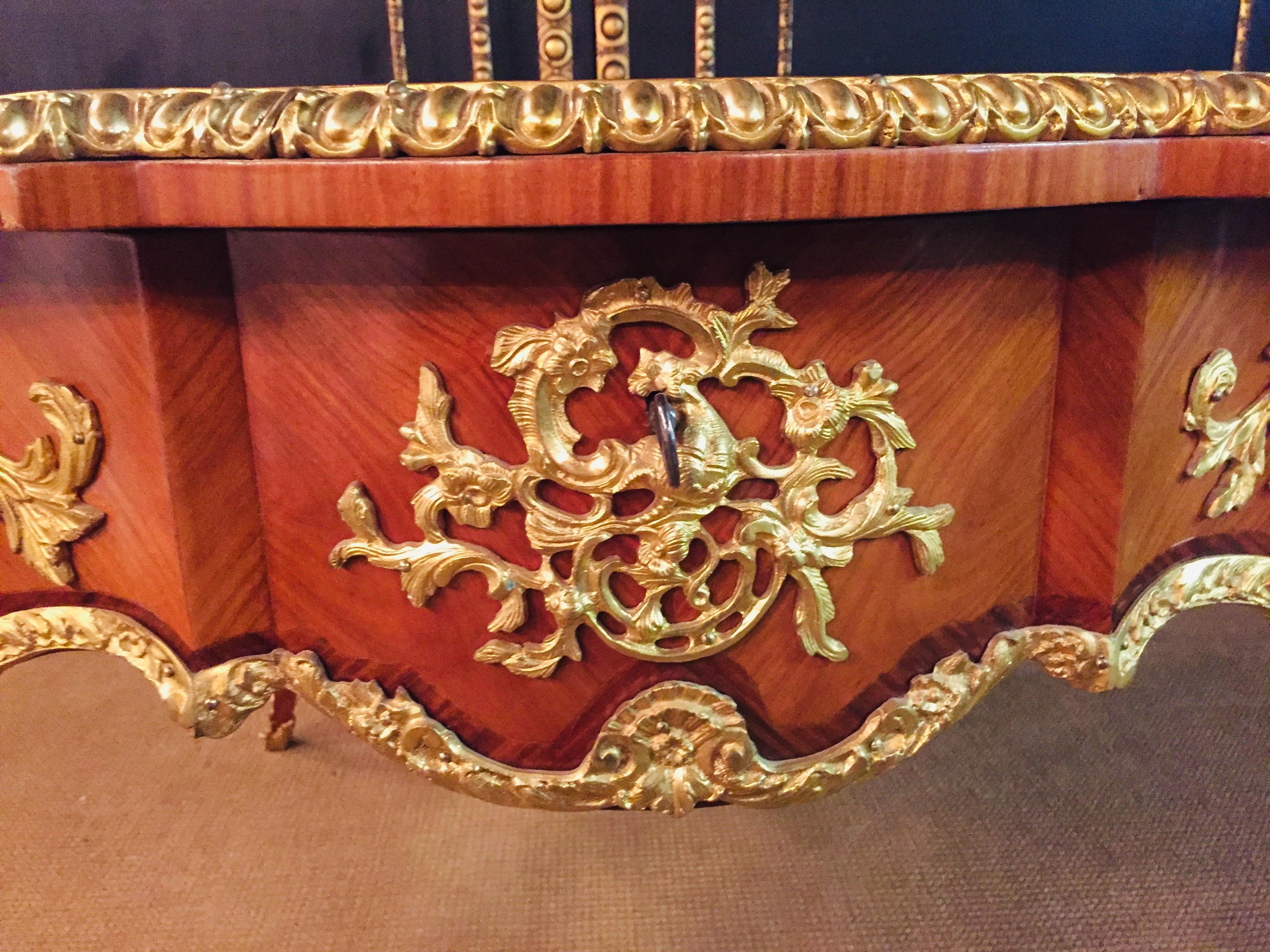 Table de Salon Française de Style Louis XV du 20ème Siècle en Bronze en vente 8