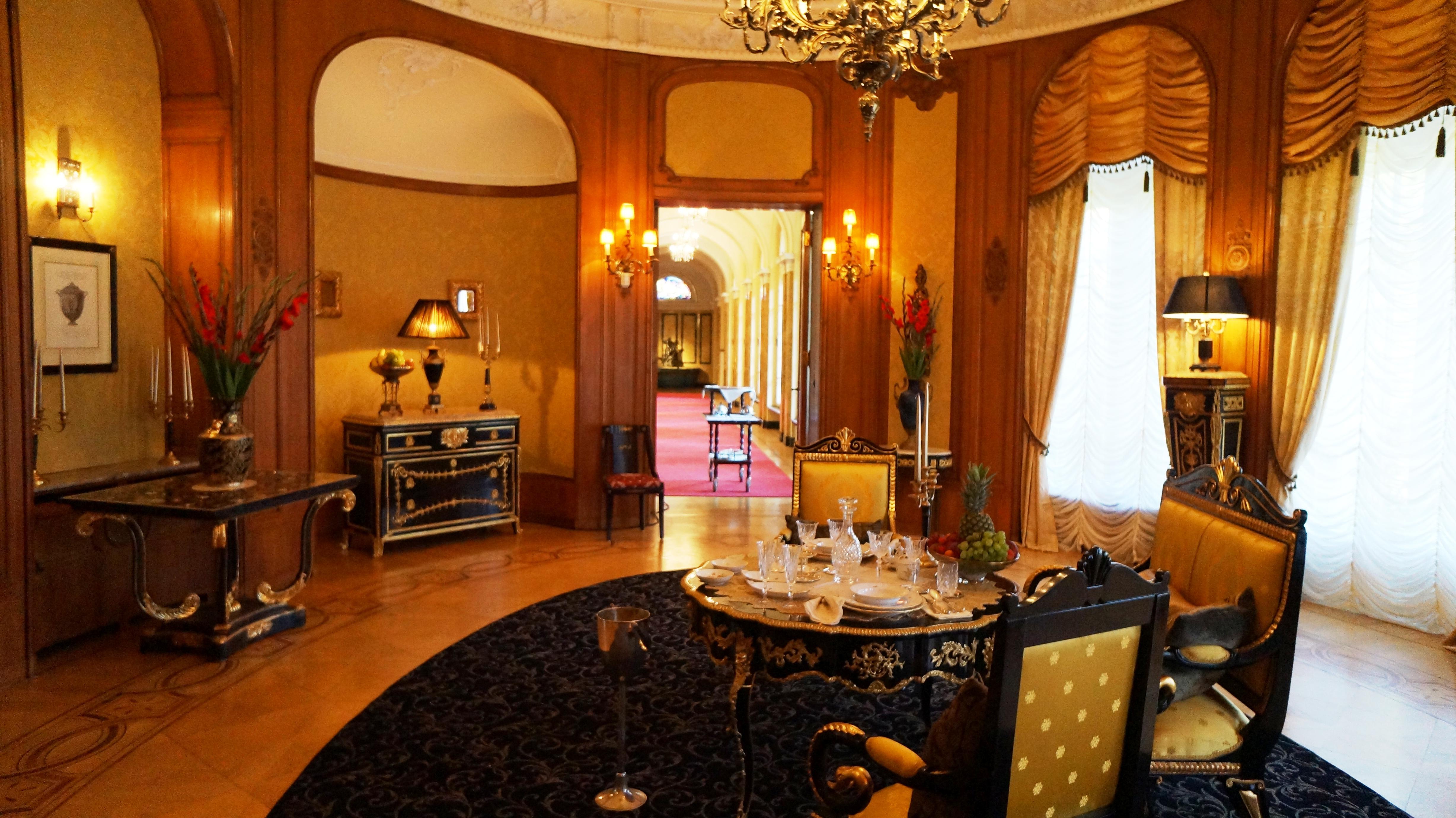 Mesa de salón francesa estilo Luis XV del siglo XX Grabado en venta