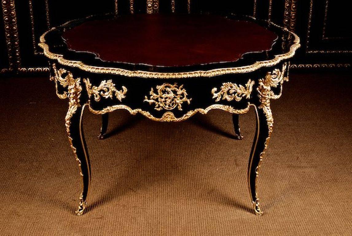 20th Century Louis XV Style French Salon Table In Good Condition For Sale In Berlin, DE