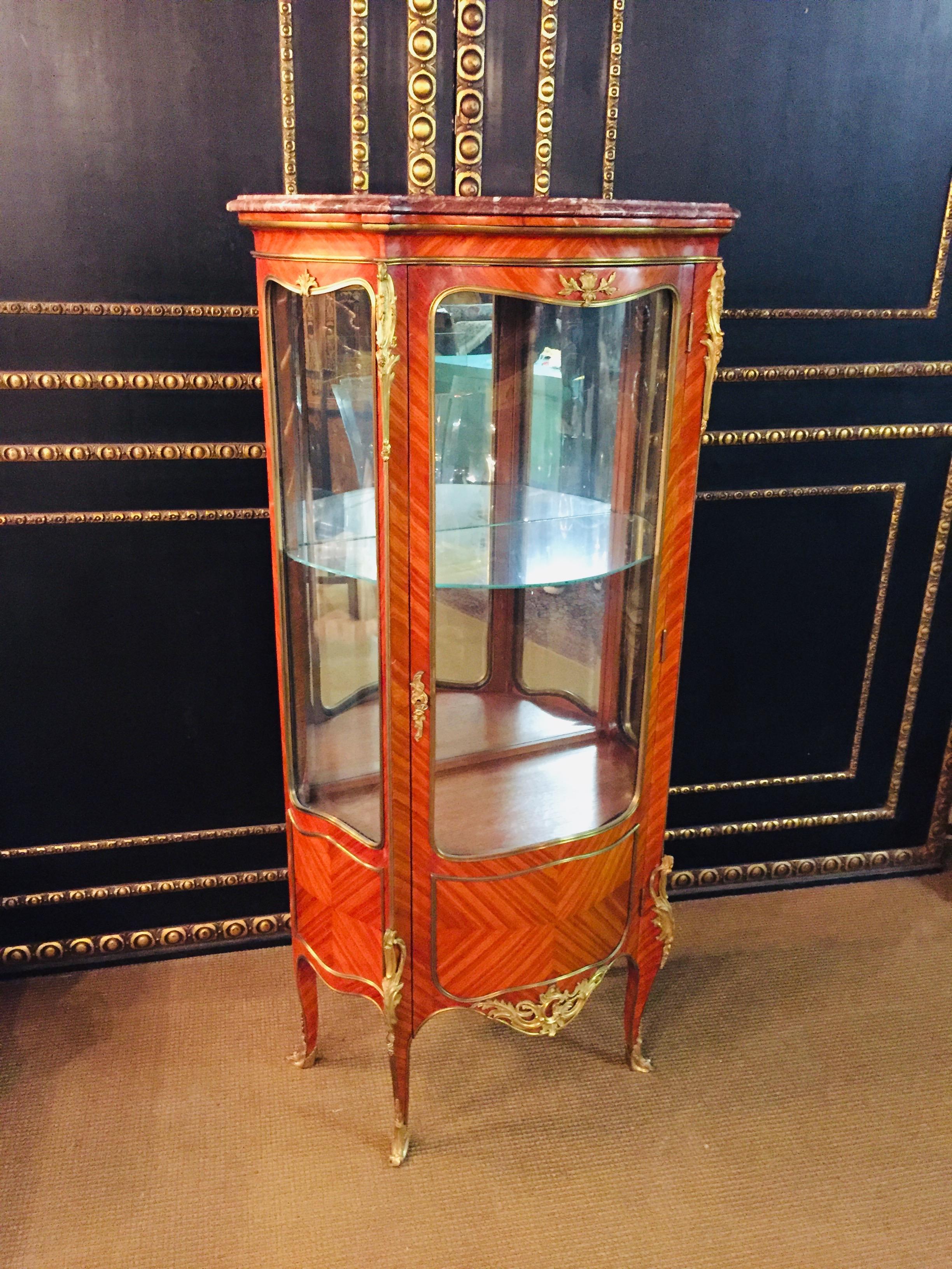 20th Century Louis XV Style French Salon Vitrine In Good Condition In Berlin, DE