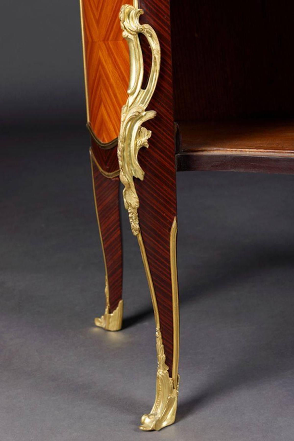 Vitrine française du 20e siècle de style Louis XV en vente 3