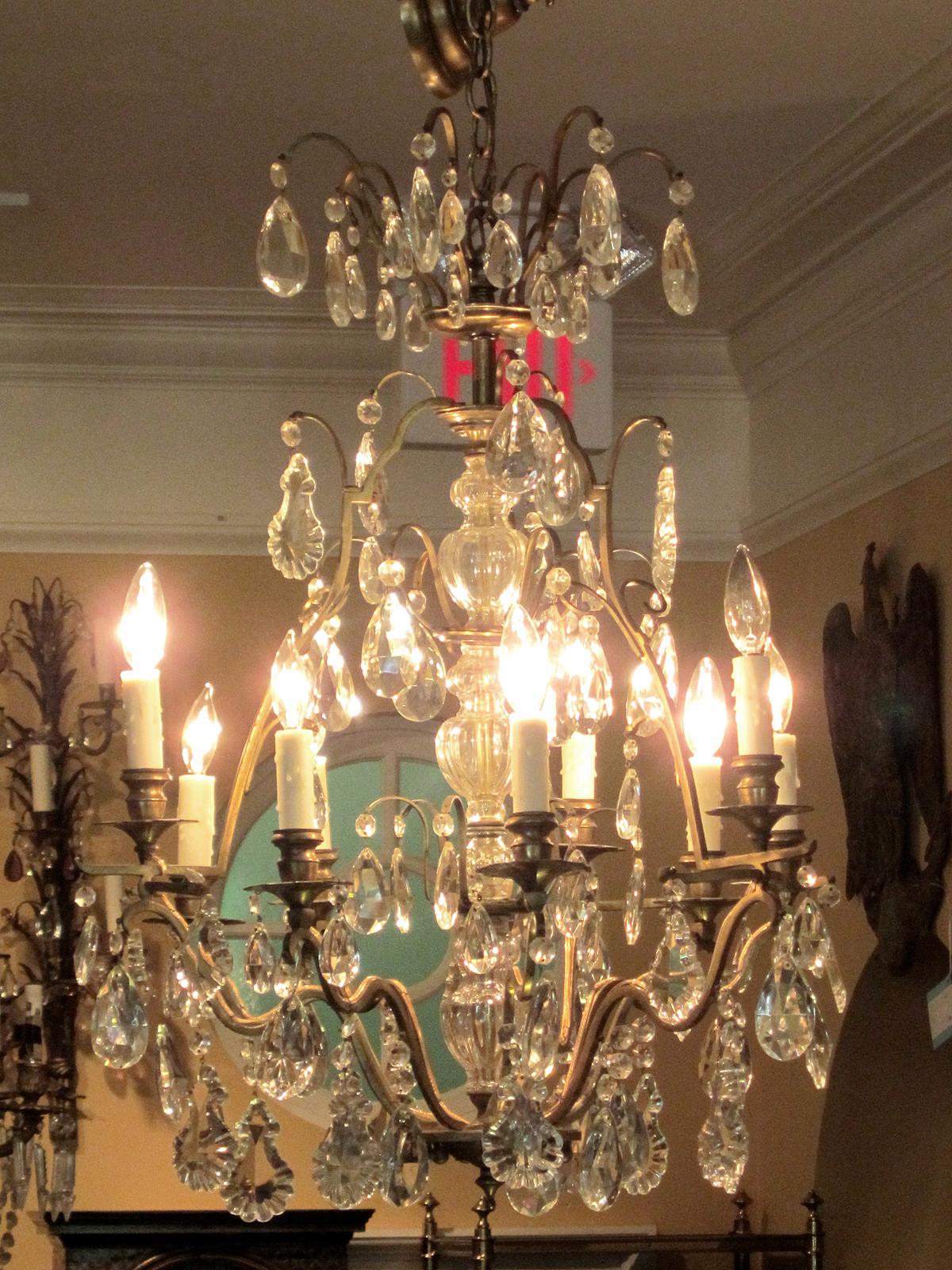 20th century Louis XV style gilt bronze and crystal chandelier
New wiring.