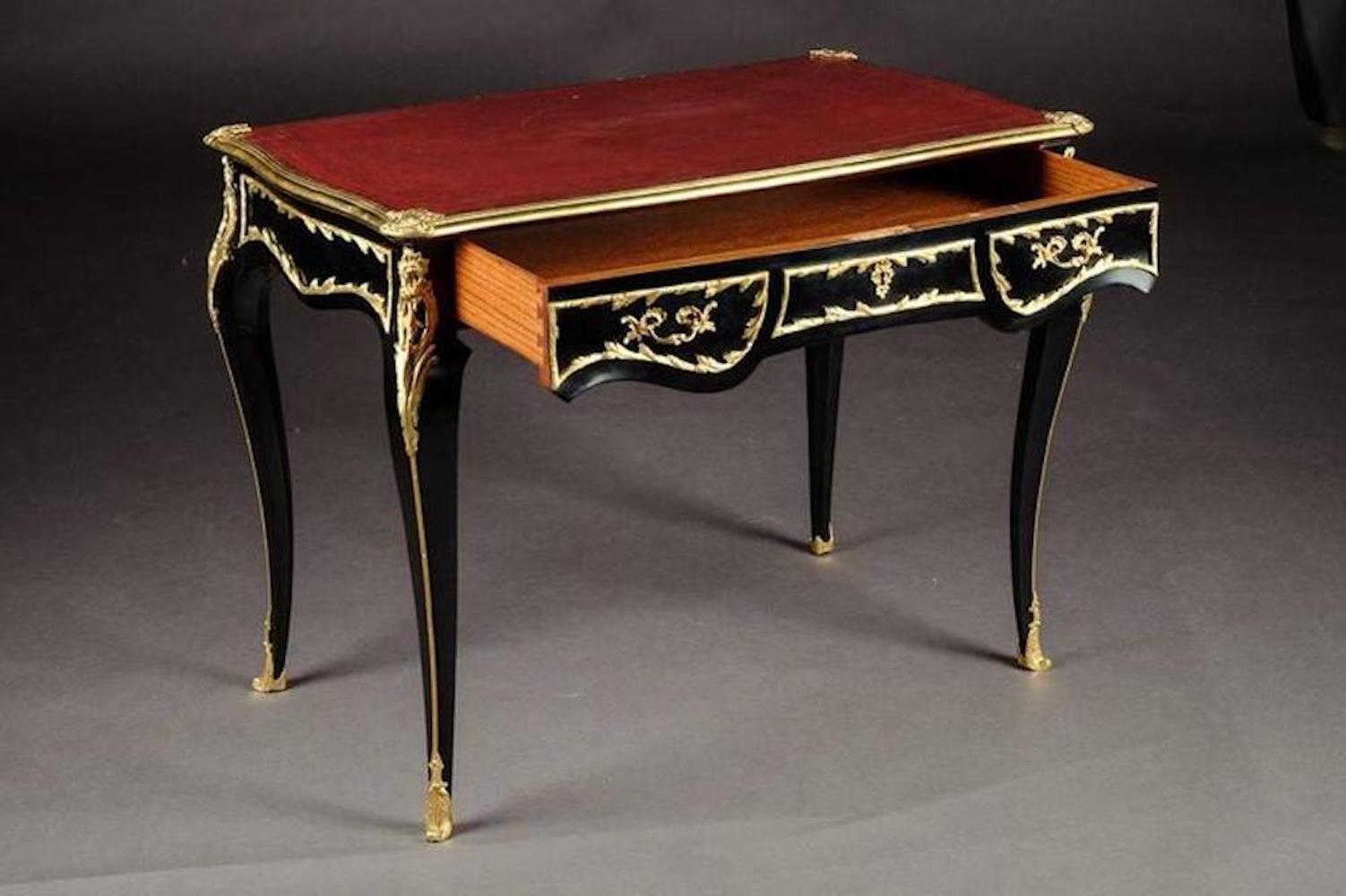 20. Jahrhundert Louis XV Stil Damen Bureau Plat oder Schreibtisch (Louis XV.) im Angebot