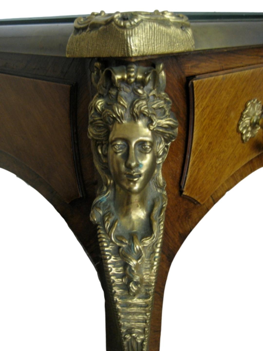 A fine Louis XV style gilt bronze-mounted minister’s desk in rosewood marquetry
Tray covered with green moleskin writing surface with gold edging and a glass initialled at the 4 corners
Three drawers
Raised on mask headed cabriole legs
Height