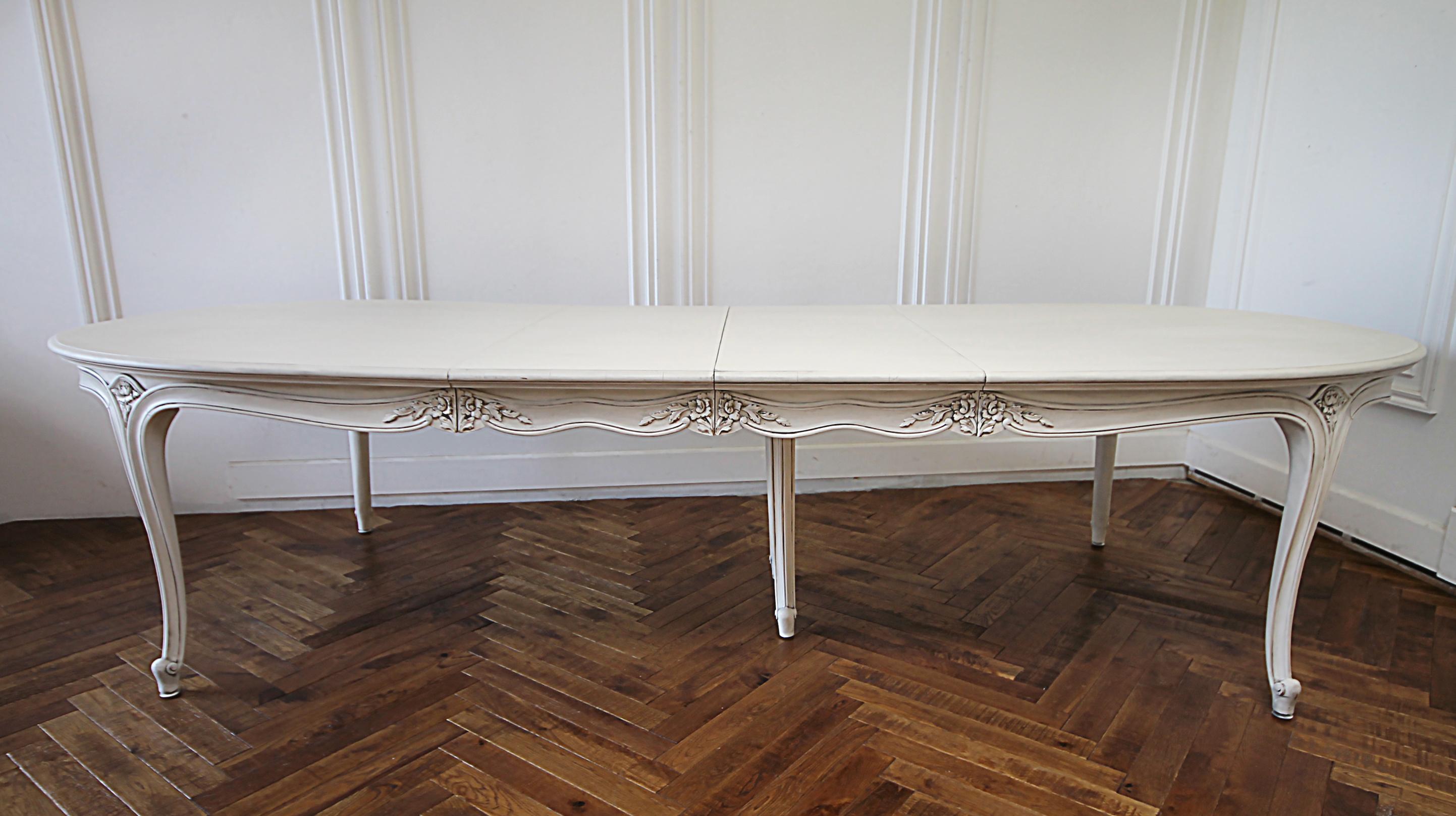 20th Century Louis XV Style Painted Dining Table with Leaves 1
