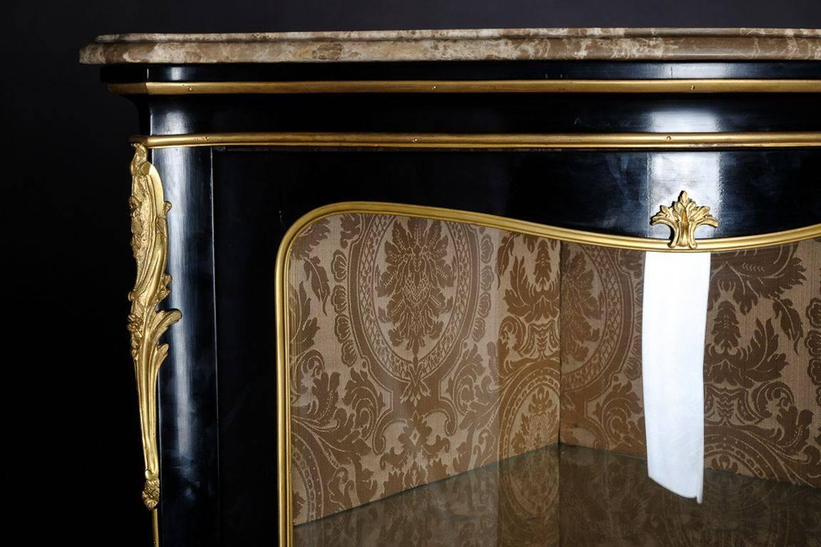 Bronze 20th Century Louis XV Style Piano-Black Corner Vitrine For Sale