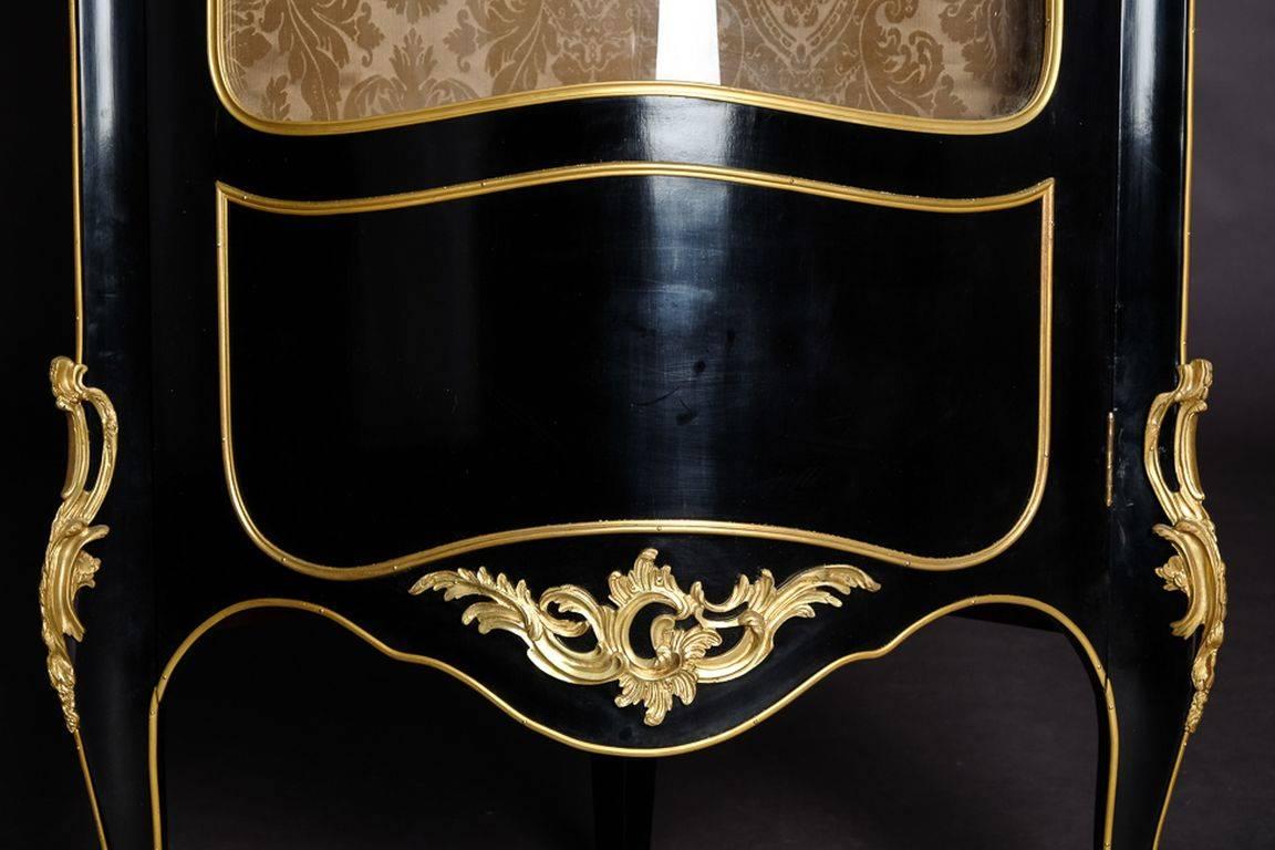 French 20th Century Louis XV Style Piano-Black Corner Vitrine For Sale