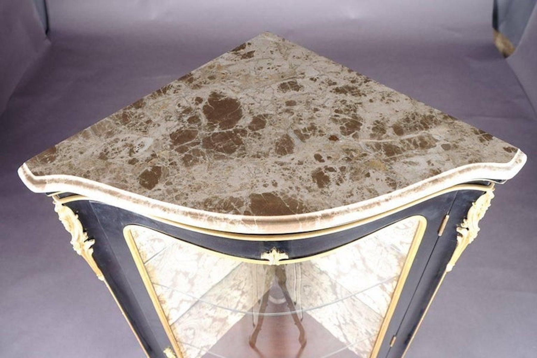Bronzo Vitrina angolare del XX secolo in stile Luigi XV con pianoforte nero in vendita