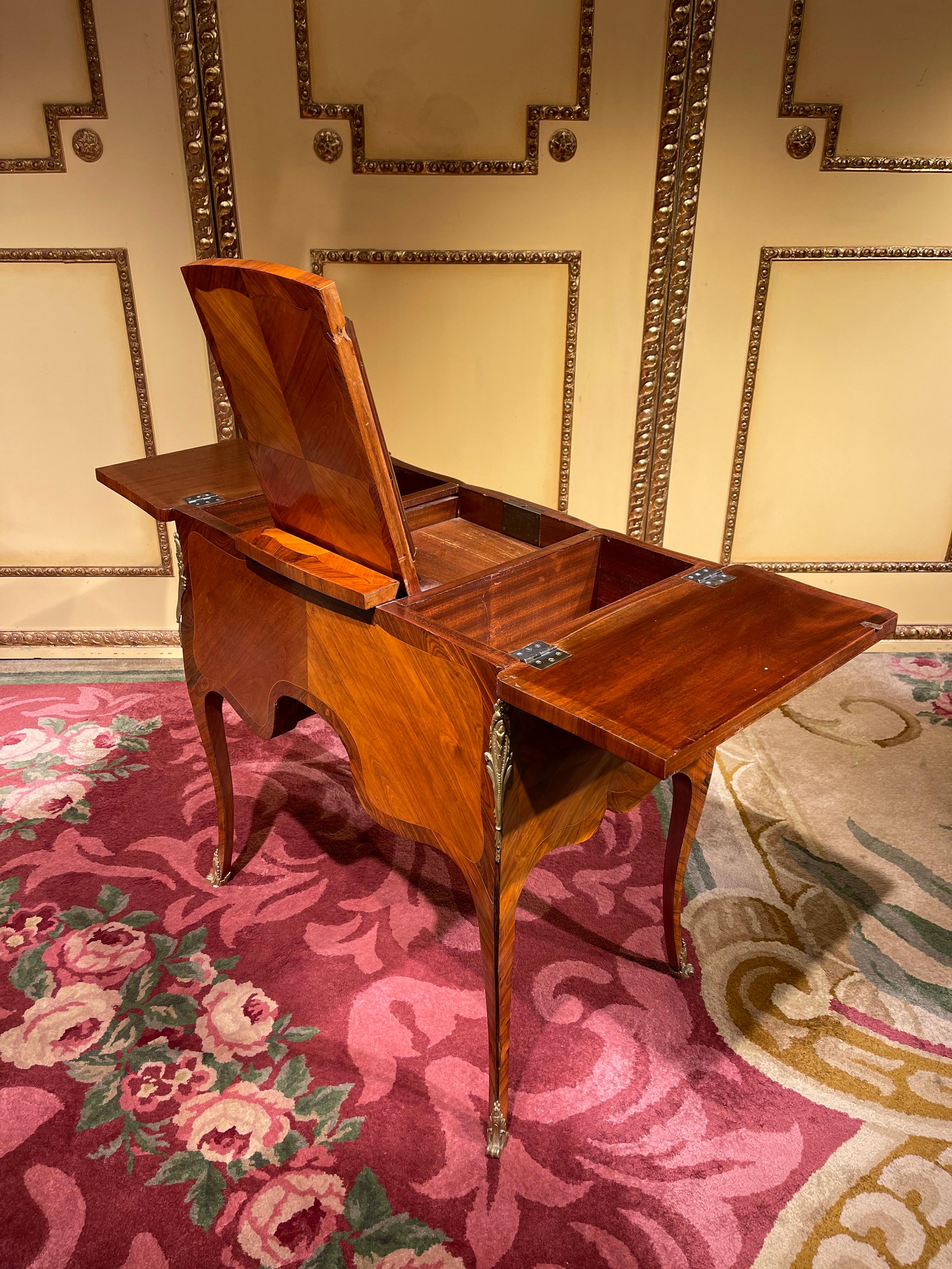 20th Century Louis XV Style Poudreuse / Desk, Paris Around 1900 For Sale 4