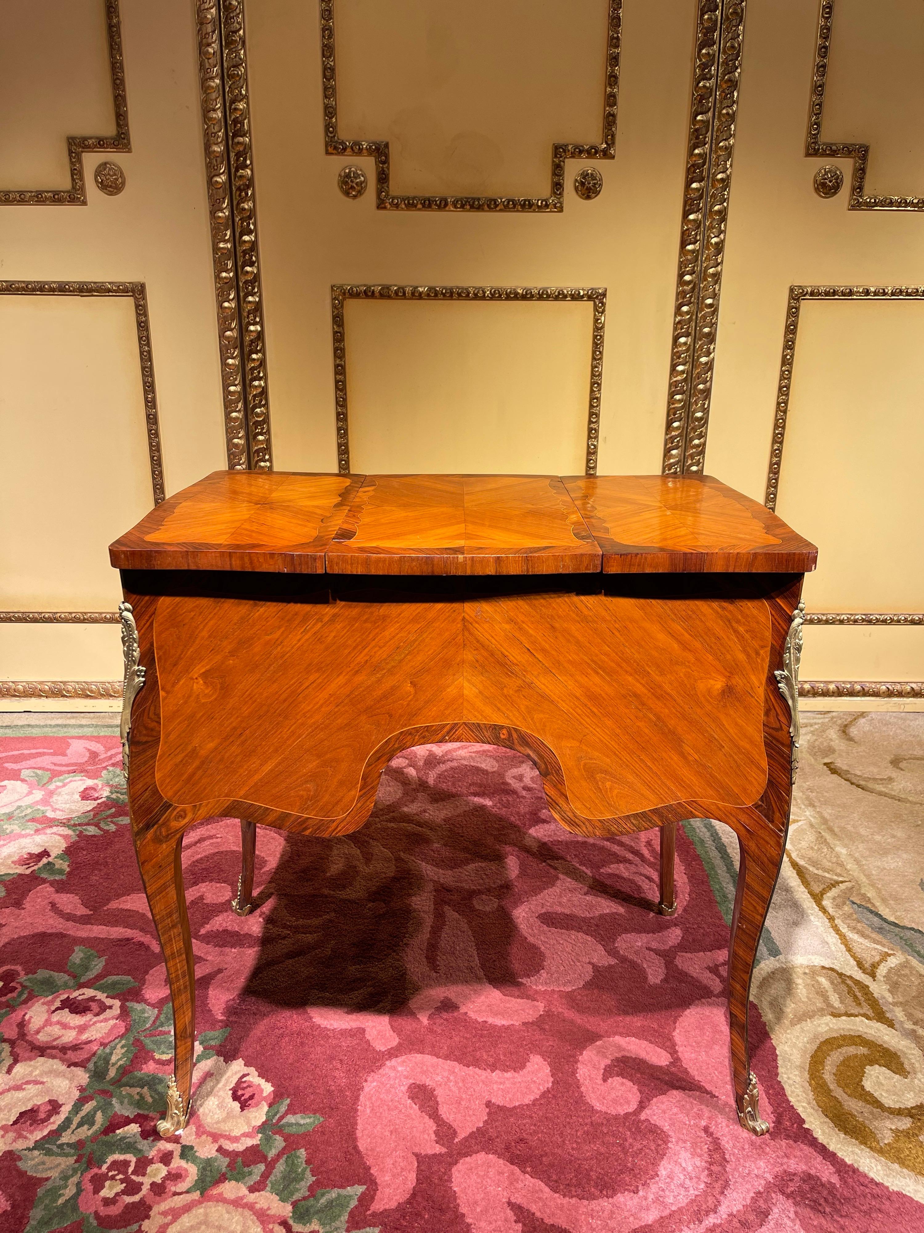 20th Century Louis XV Style Poudreuse / Desk, Paris Around 1900 For Sale 1
