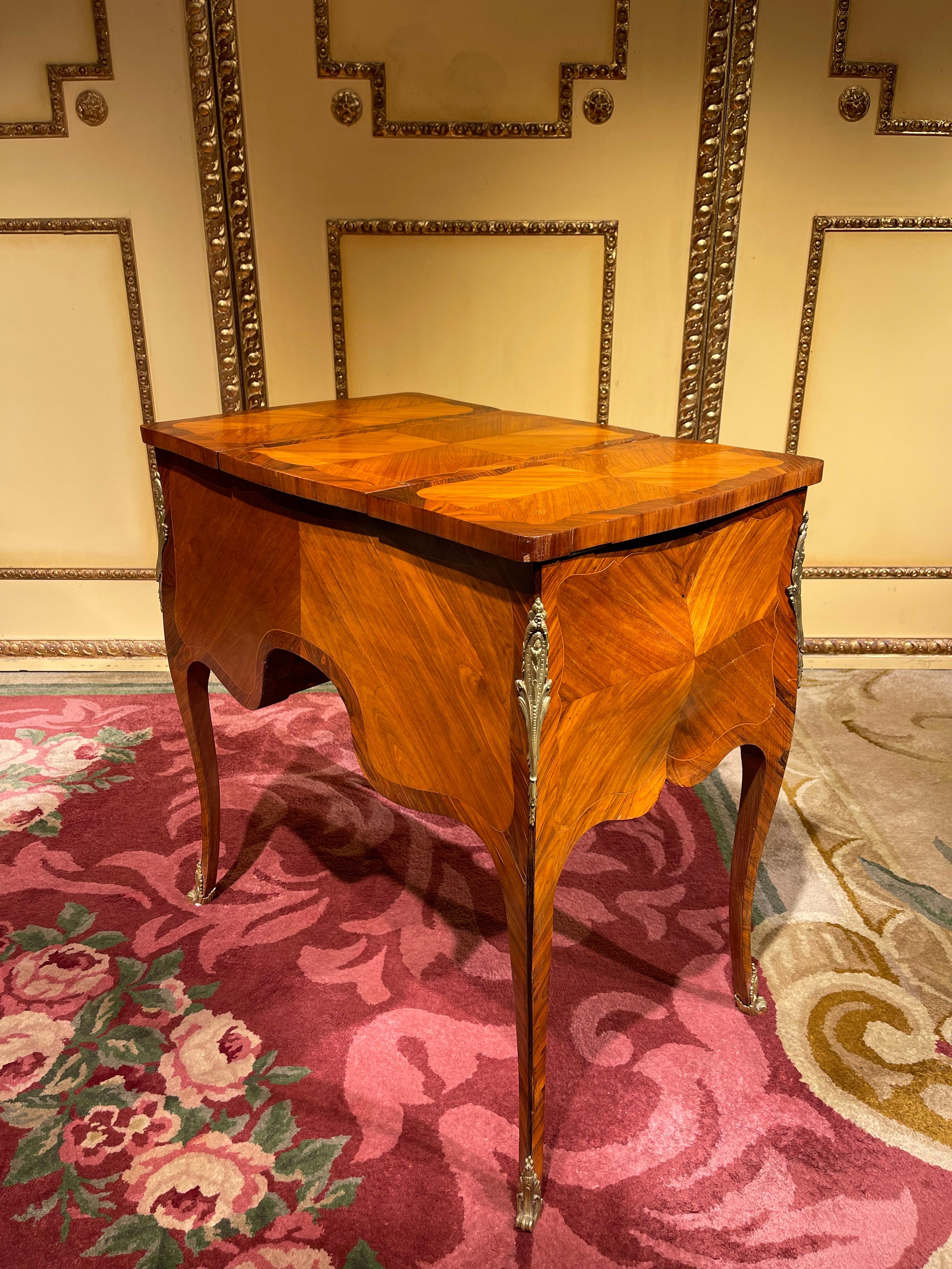 20th Century Louis XV Style Poudreuse / Desk, Paris Around 1900 For Sale 2