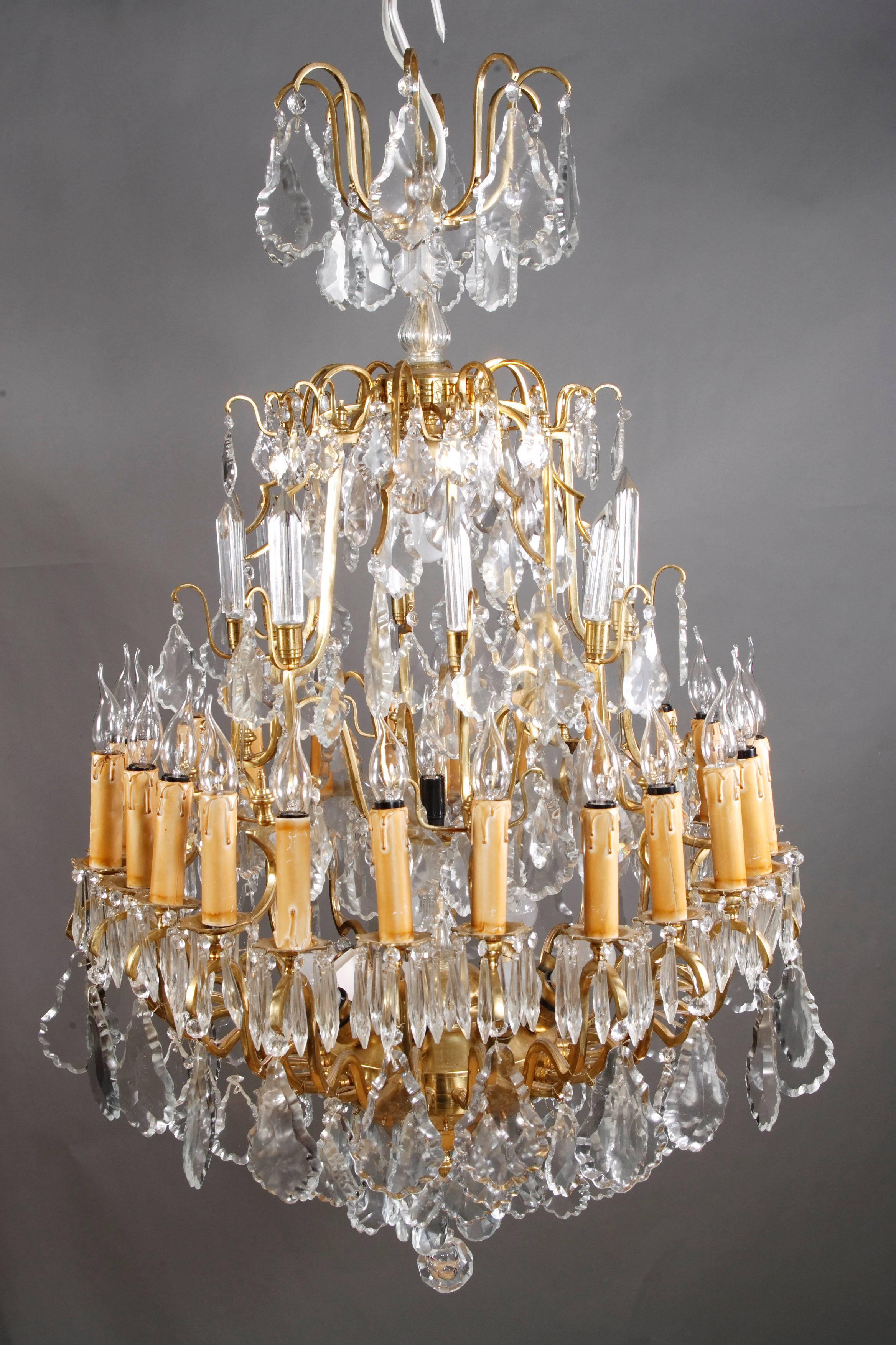 20th Century Louis XV Style Prisms Chandelier In Good Condition For Sale In Berlin, DE
