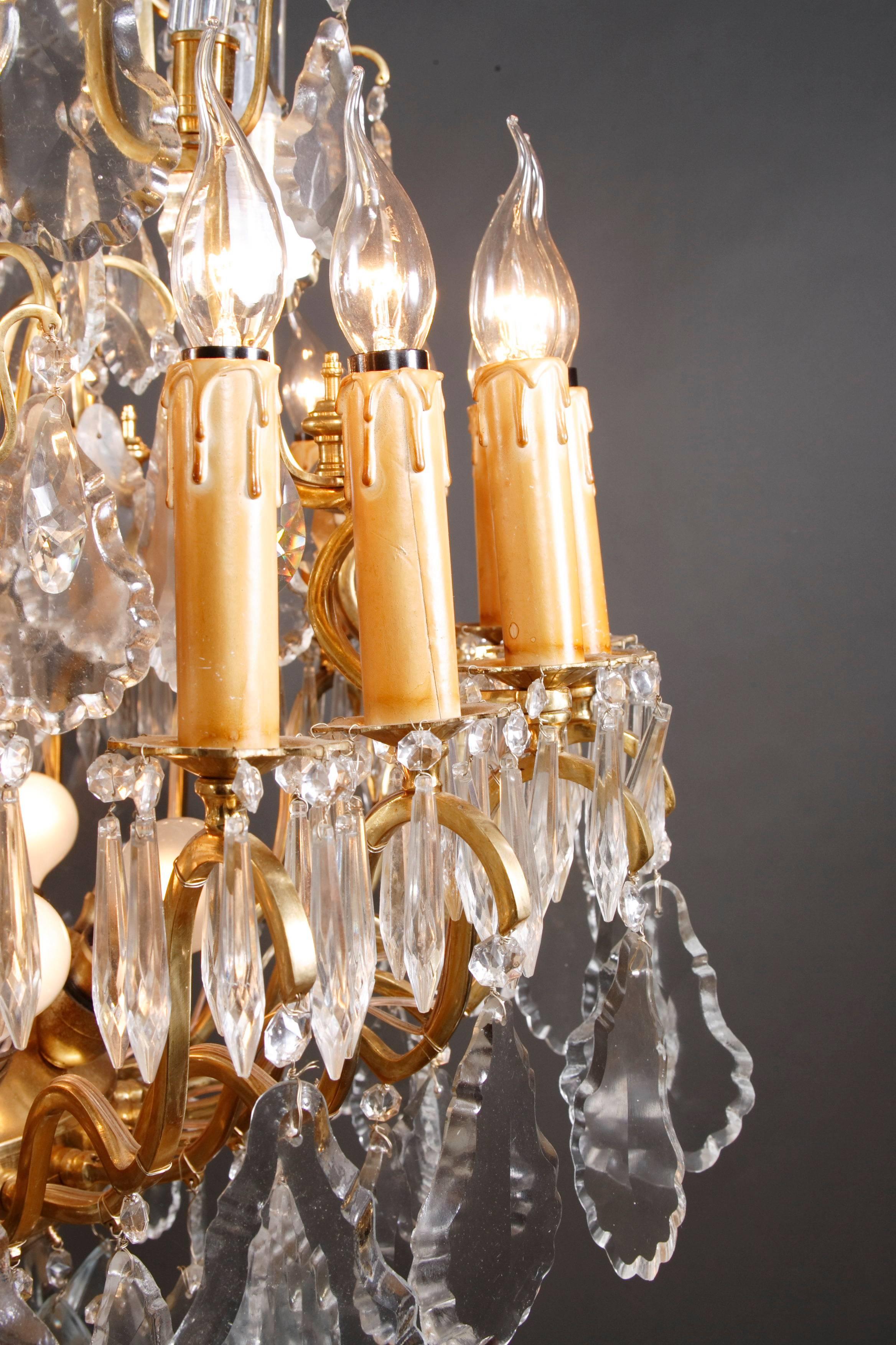 20th Century Louis XV Style Prisms Chandelier For Sale 4