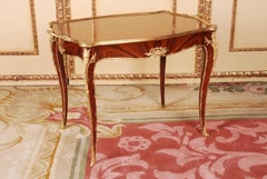 Mesa de servicio estilo Luis XV del siglo XX a partir de un diseño de François Linke