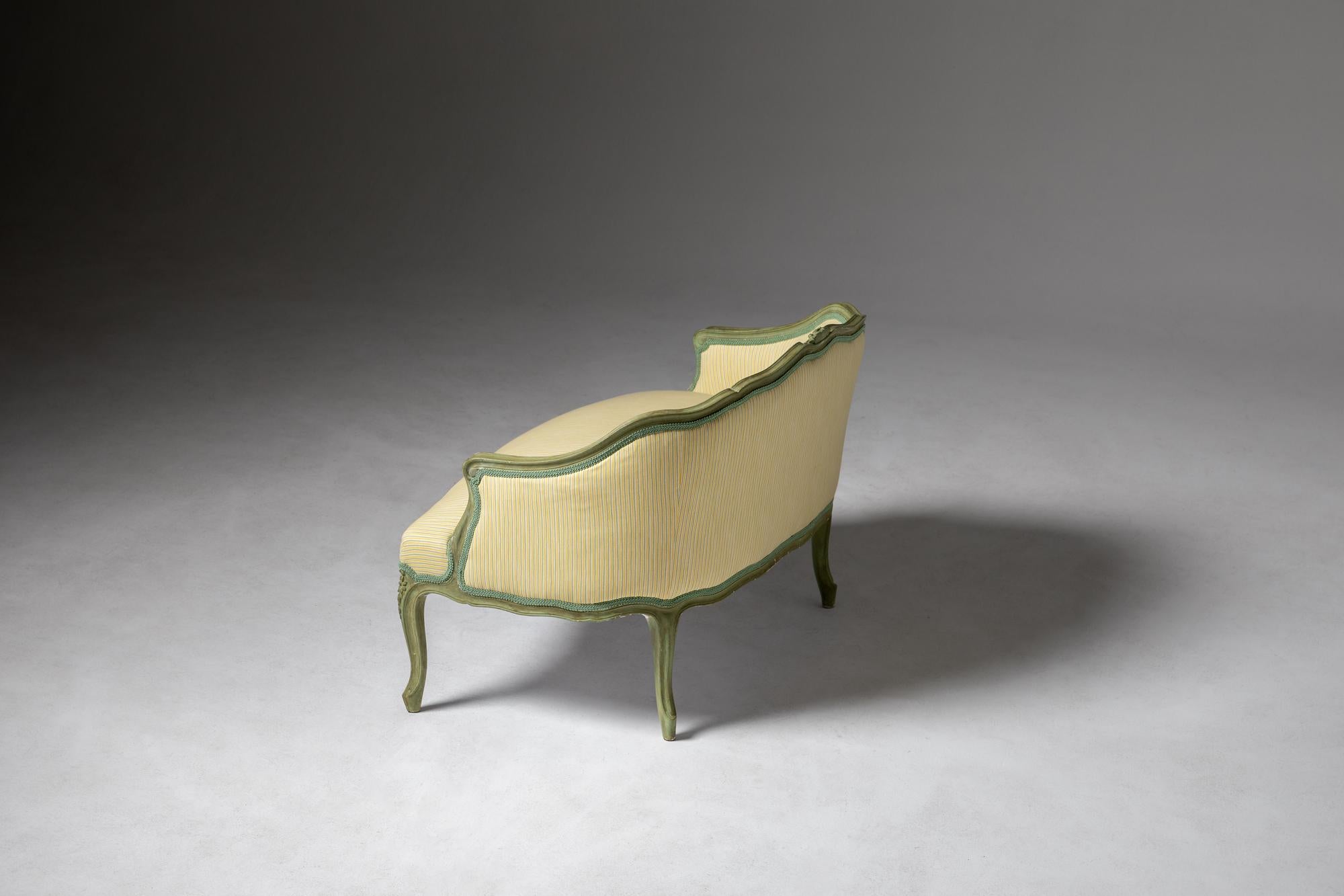20ième siècle Petit ensemble canapé et tabouret de style Louis XV du 20e siècle en vente