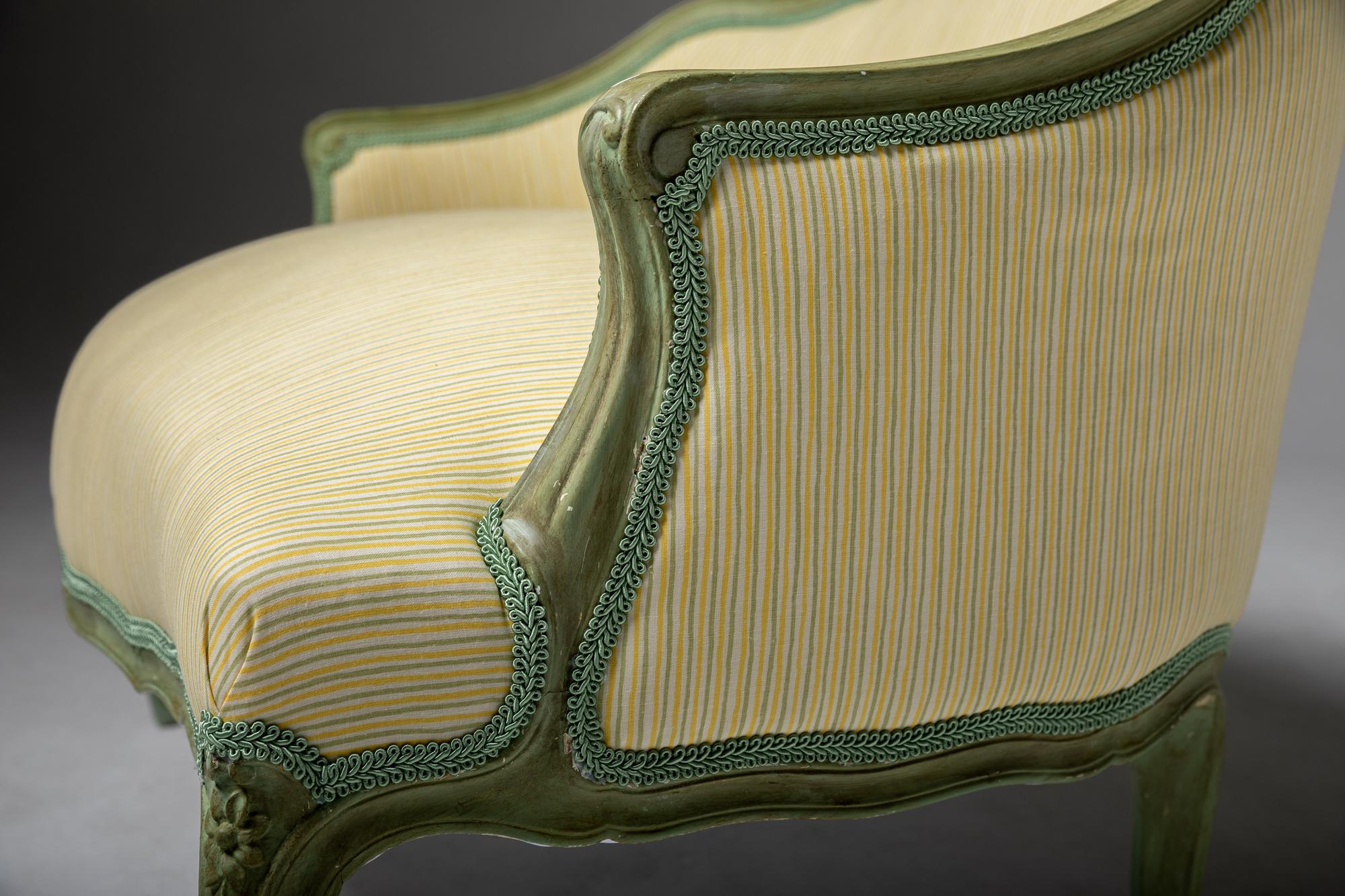 Petit ensemble canapé et tabouret de style Louis XV du 20e siècle en vente 2