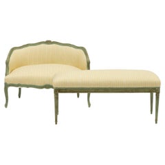 Petit ensemble canapé et tabouret de style Louis XV du 20e siècle