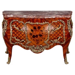Cómoda francesa de madera de tulipán estilo Luis XV del siglo XX