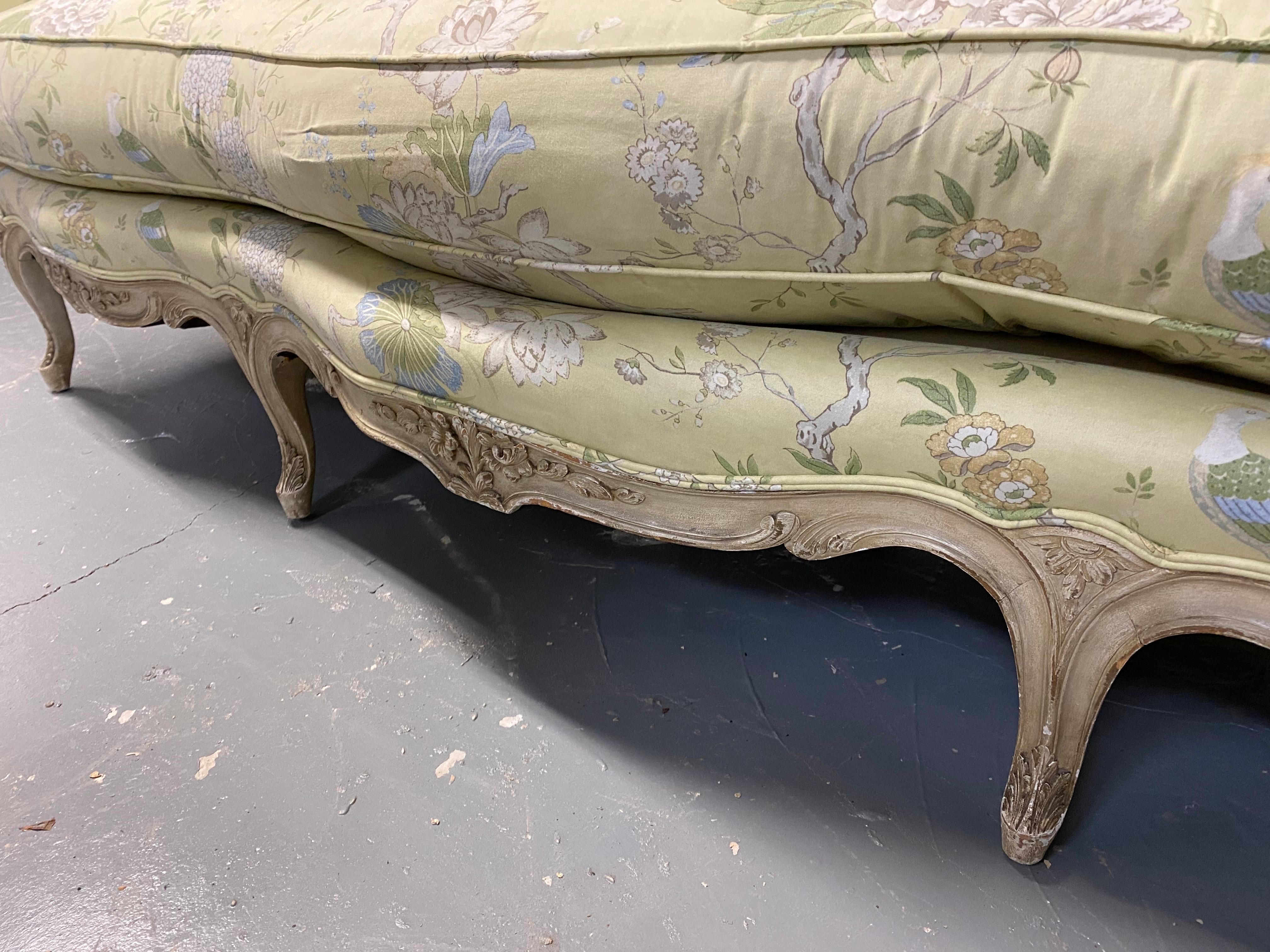 Gepolstertes Sofa im Louis-XV-Stil des 20. Jahrhunderts im Angebot 2