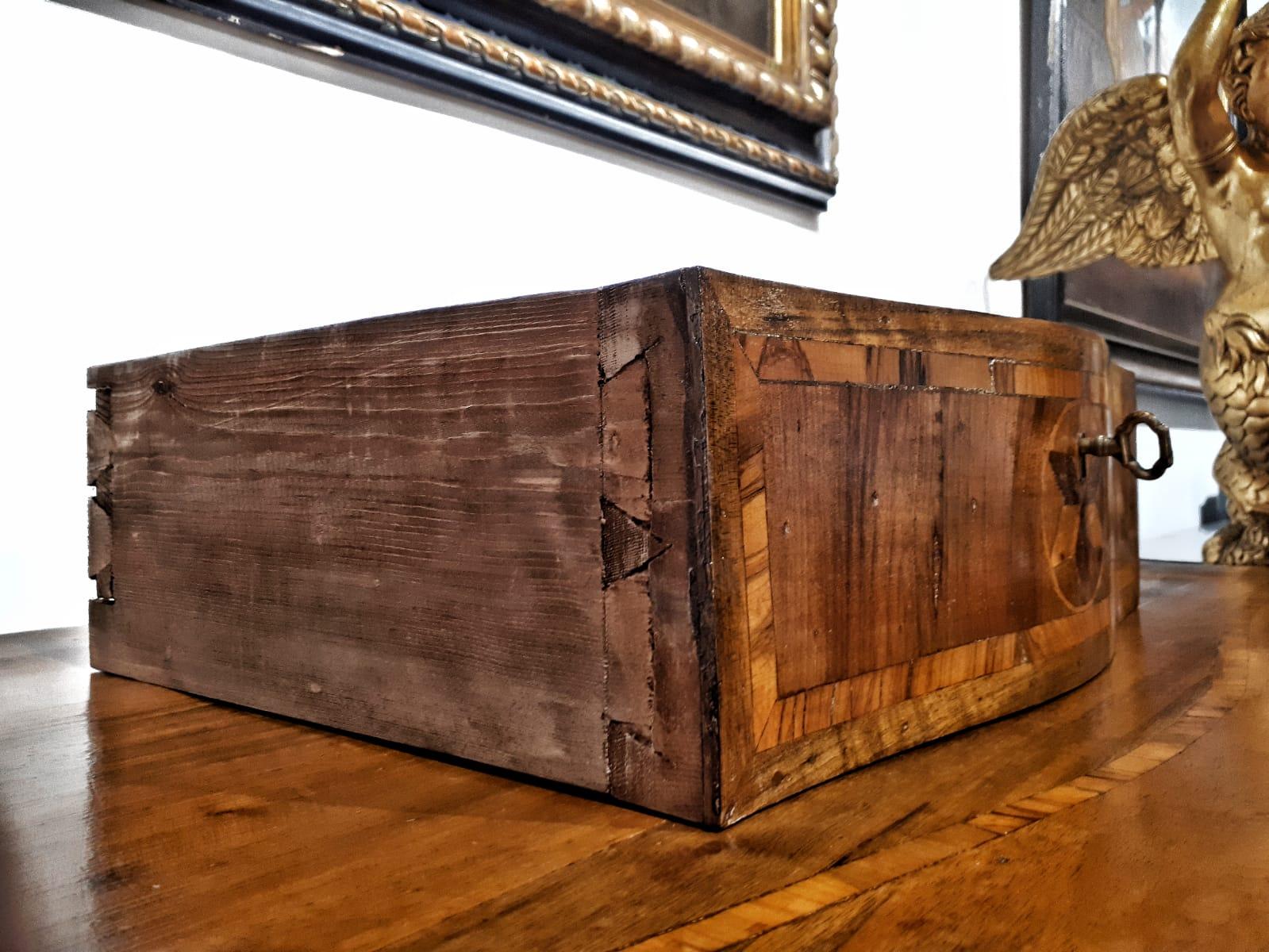 Late 19th Century Napoleon III Walnut Chest of Drawer Bedside Tables  In Good Condition For Sale In Toledo, Castilla La Mancha