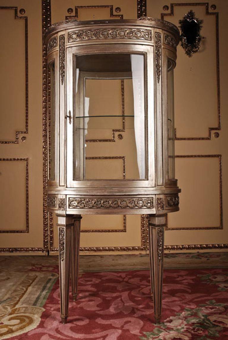Französische Salonvitrine im klassischen Louis-XVI-Stil des 20. Jahrhunderts im Angebot 4