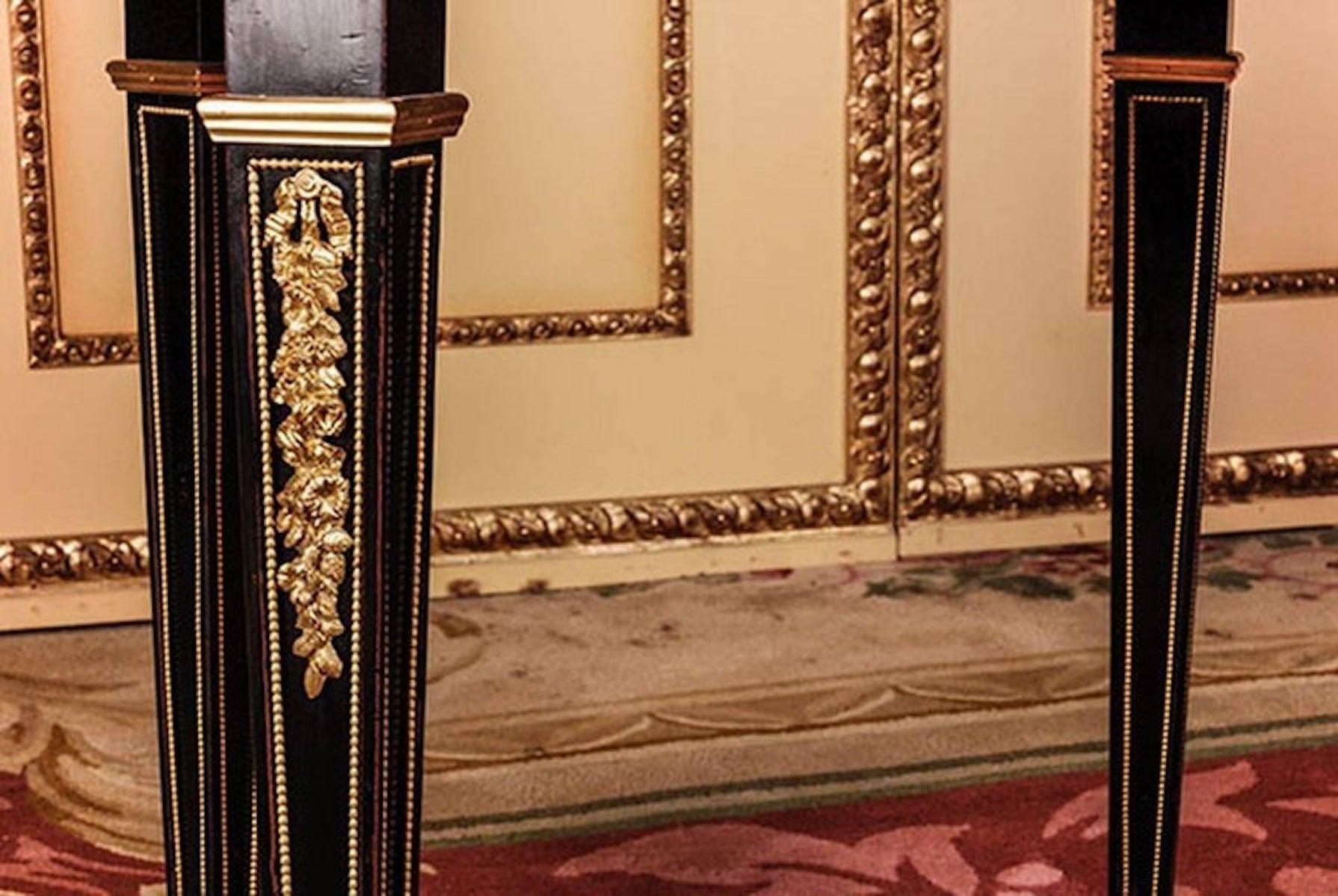 Vitrina de Salón Francesa Estilo Clasicista Luis XVI Siglo XX en venta 2