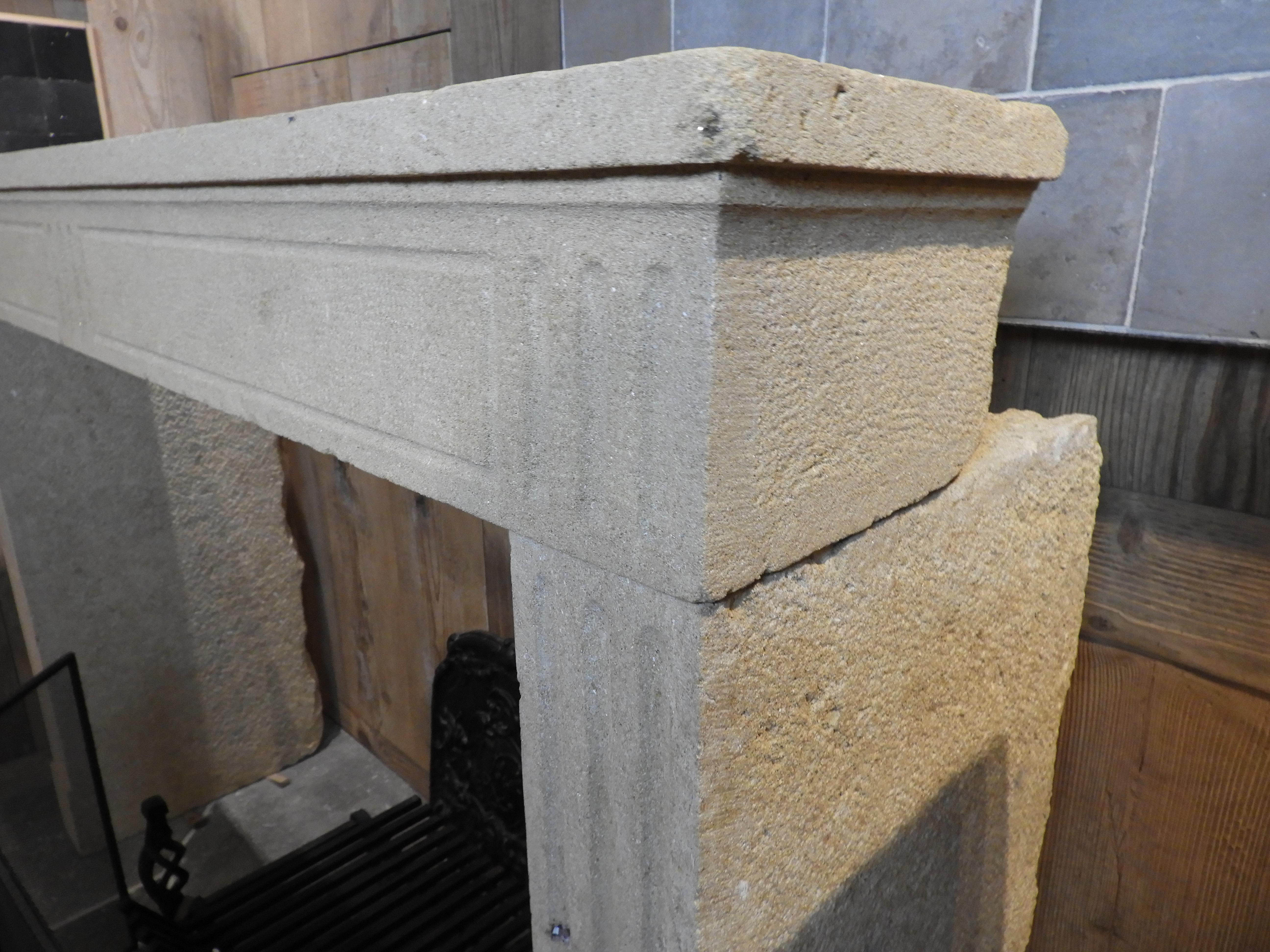 20th Century Louis XVI Fireplace in French Limestone In Good Condition For Sale In Zedelgem, BE