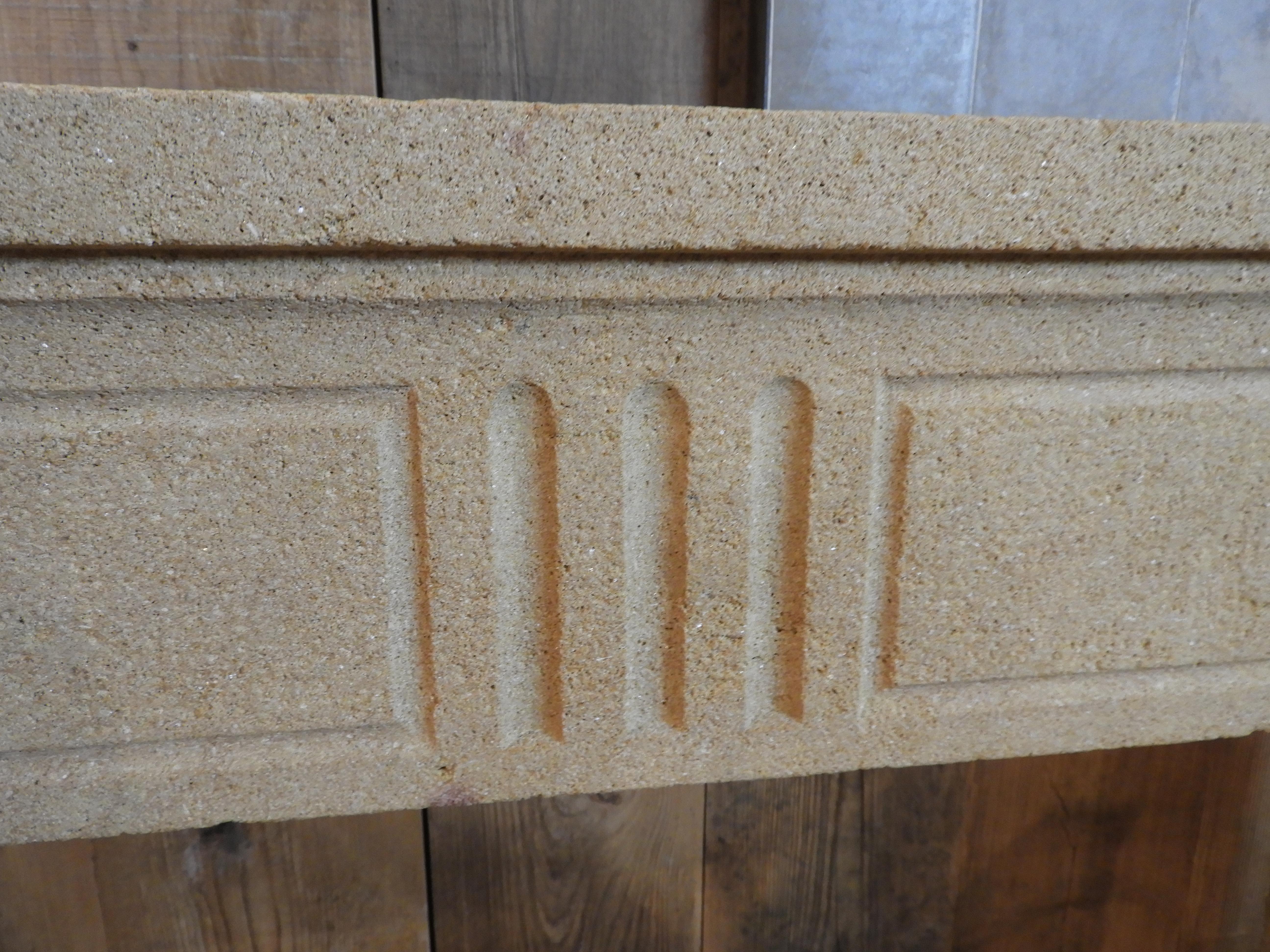 20th Century Louis XVI Fireplace in French Limestone For Sale 1