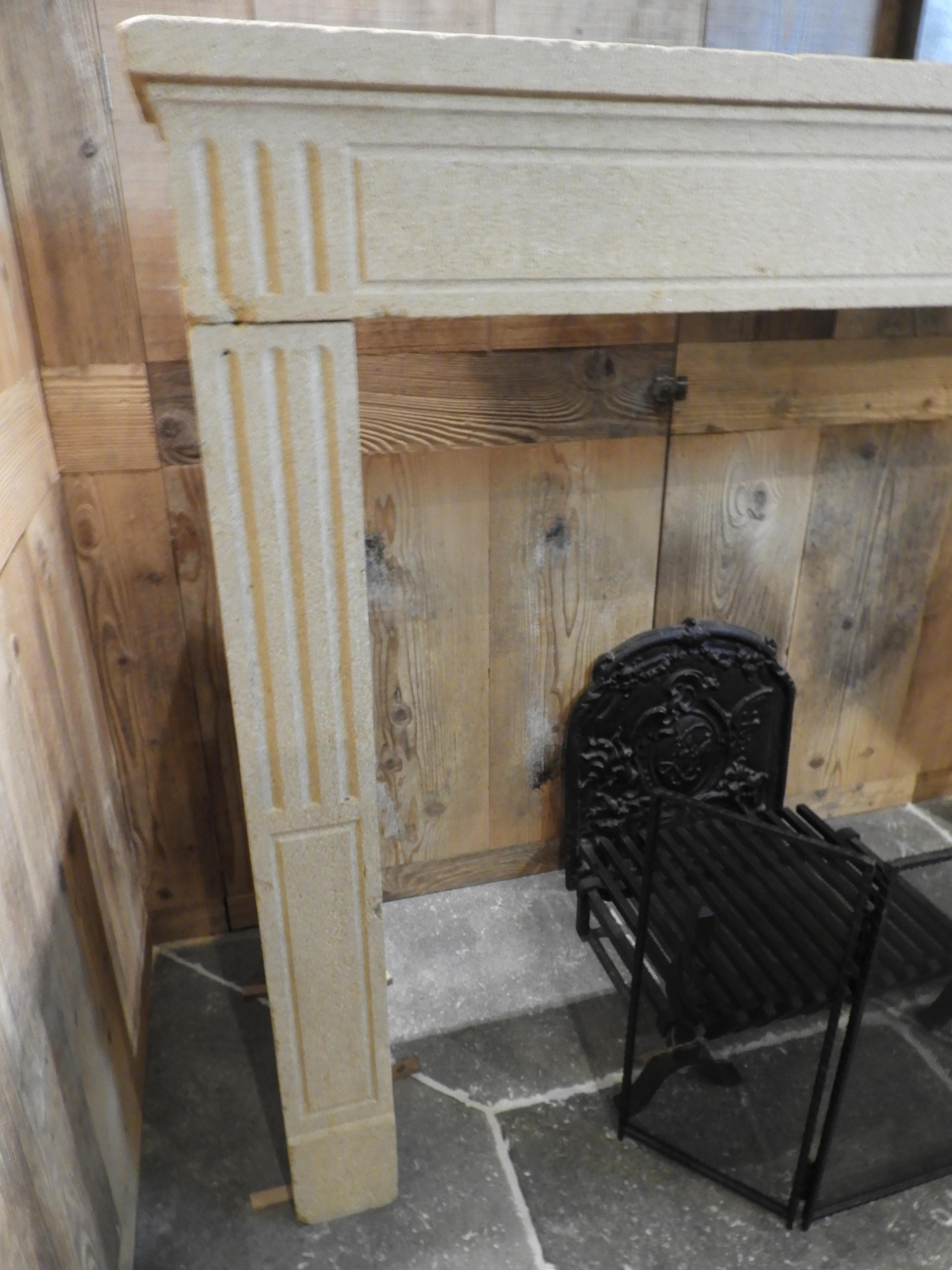 20th Century Louis XVI Fireplace in French Limestone For Sale 3