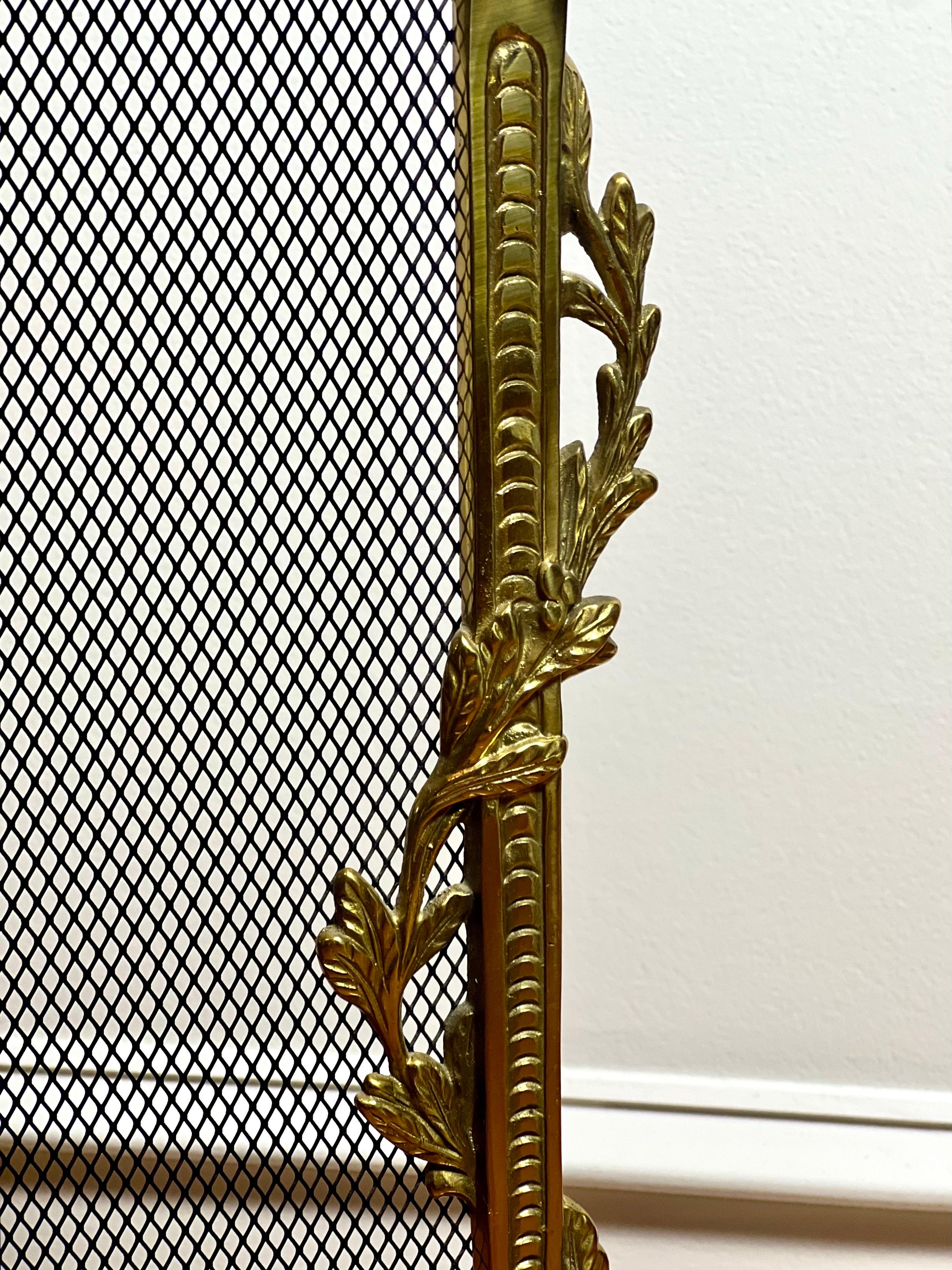 20th Century Louis XVI Style Brass Fireplace Screen For Sale 5