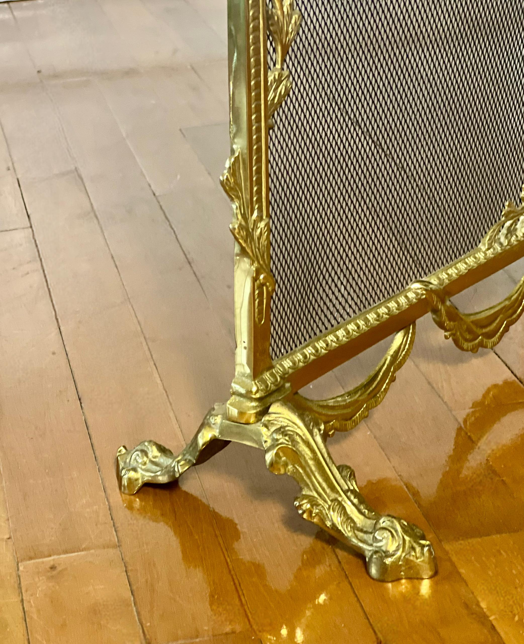 20th Century Louis XVI Style Brass Fireplace Screen For Sale 2