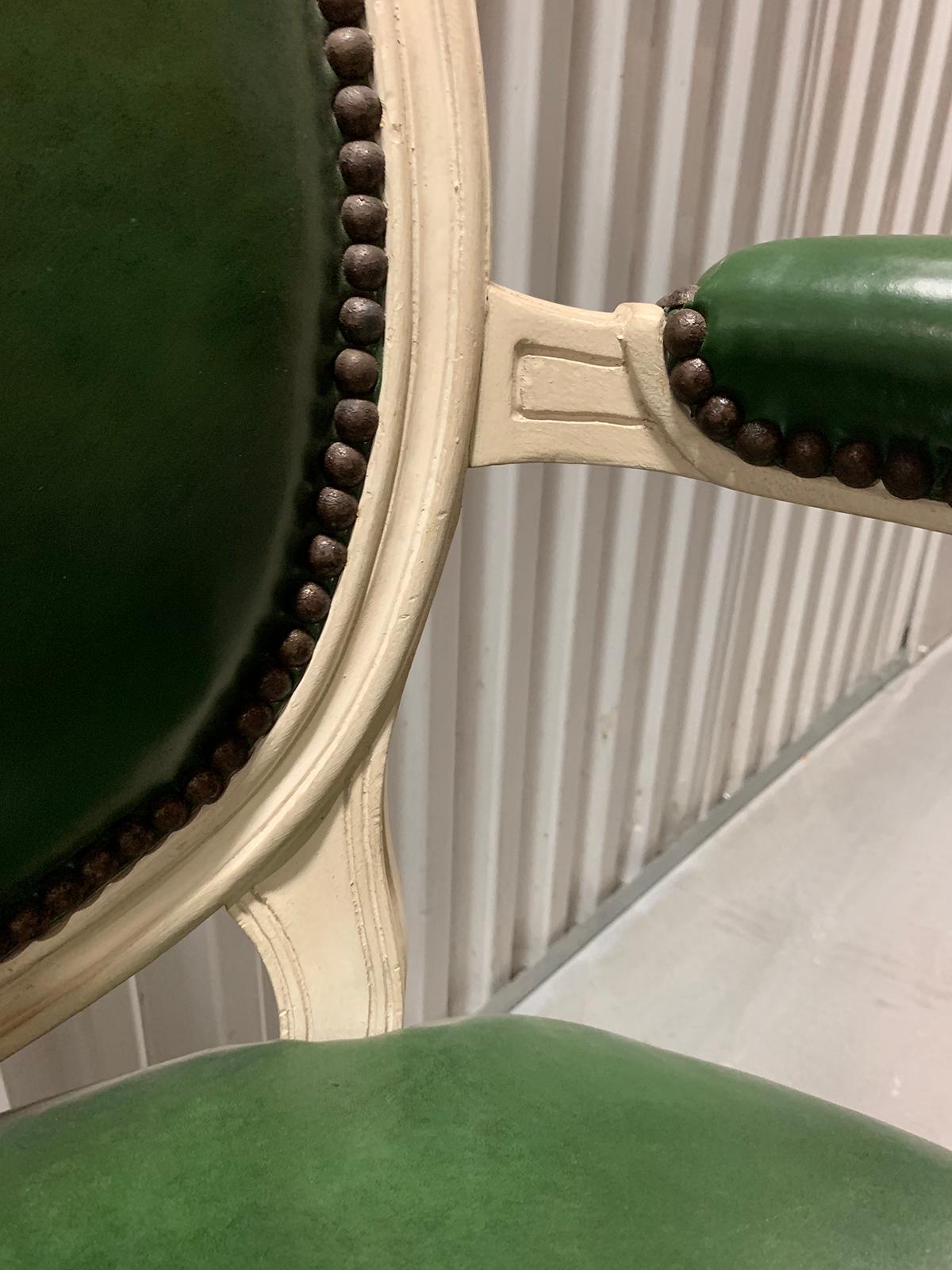 louis-XVI-Stil-Stuhl des 20. Jahrhunderts mit grünem Leder:: möglicherweise Deangelis 9