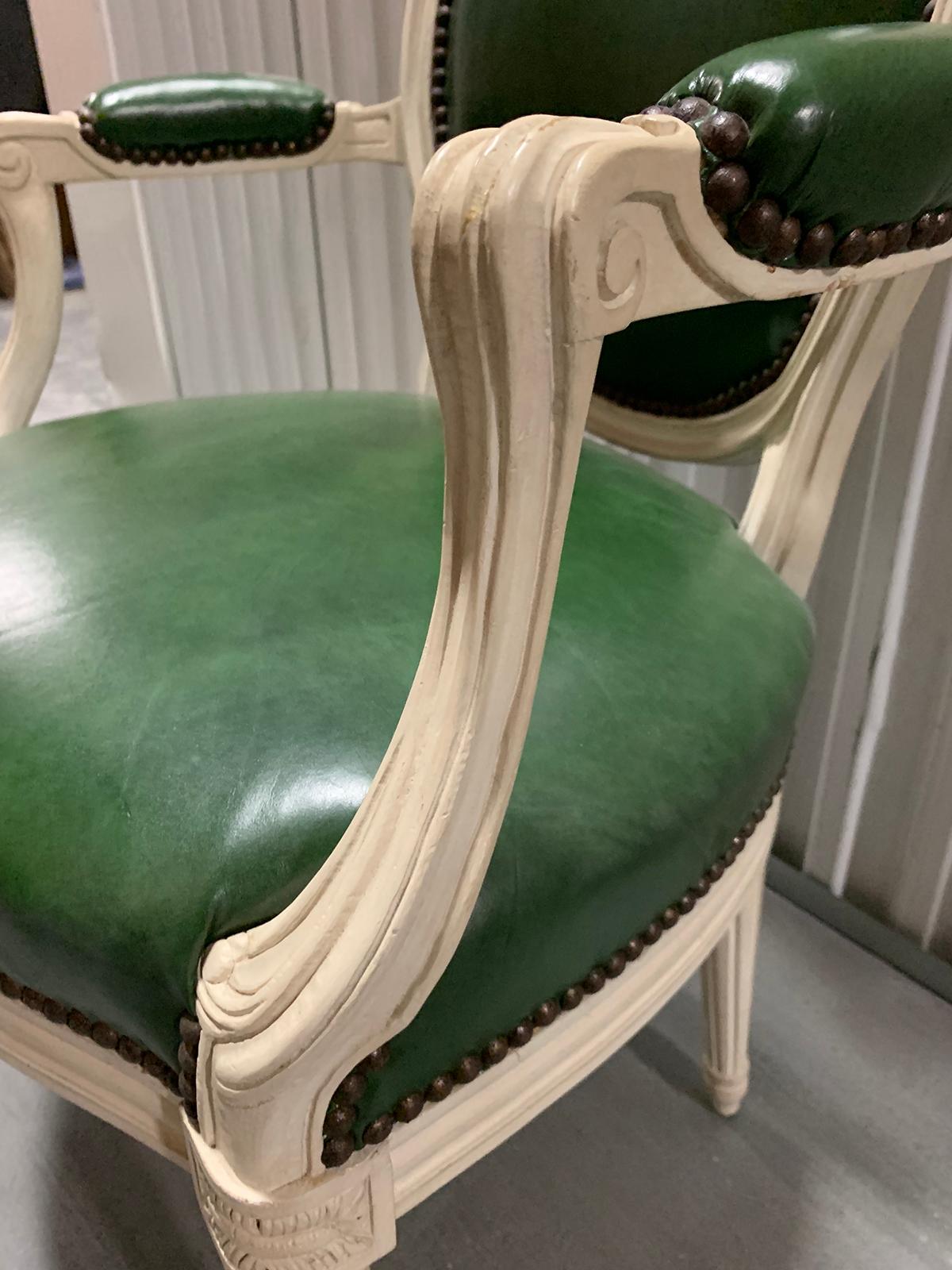 louis-XVI-Stil-Stuhl des 20. Jahrhunderts mit grünem Leder:: möglicherweise Deangelis 5