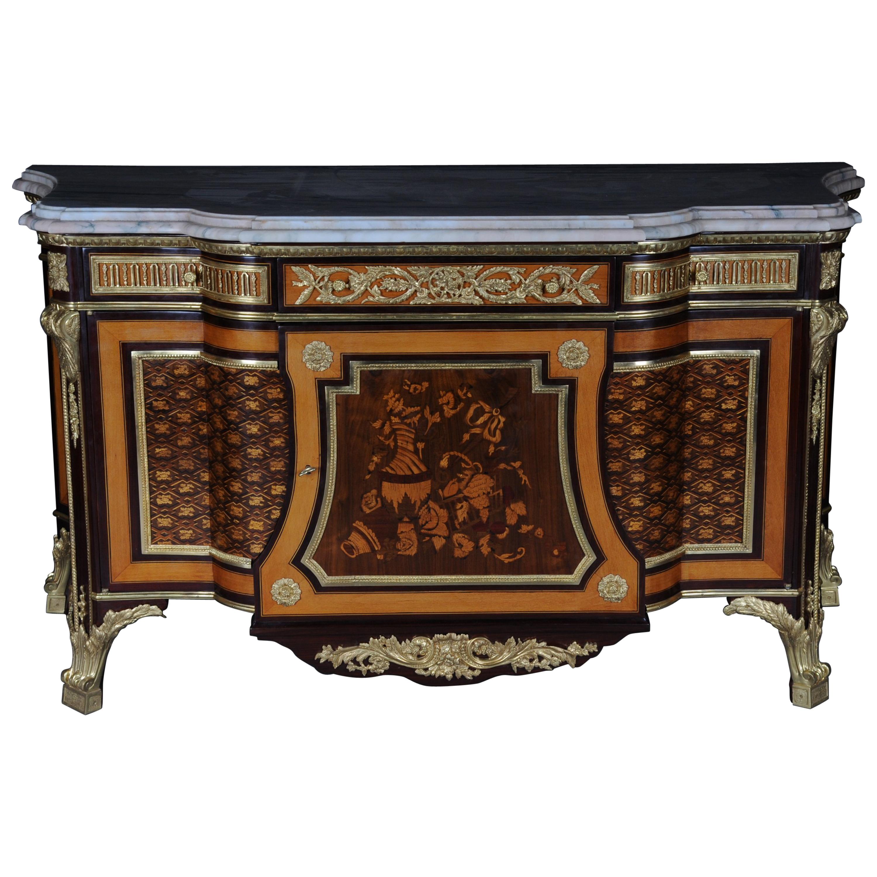 Commode/chest de tiroirs de style Louis XVI du XXe siècle d'après Jean Henri Riesener