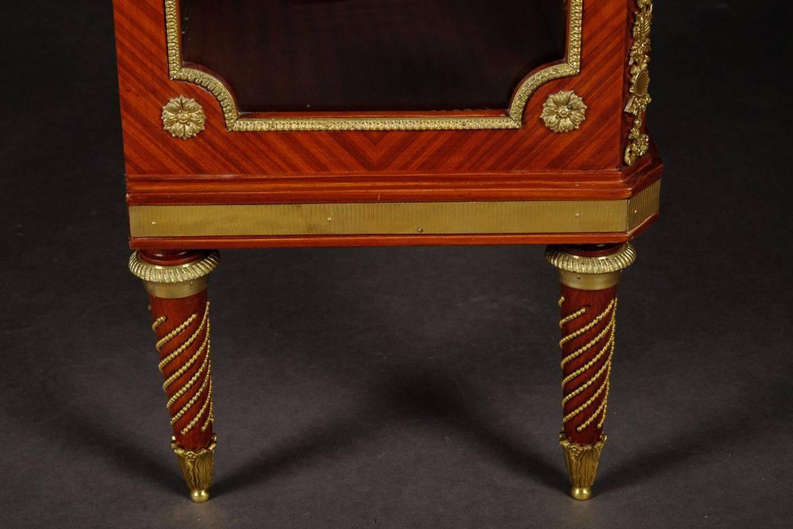 20th Century Louis XVI Style French Vitrine For Sale 2