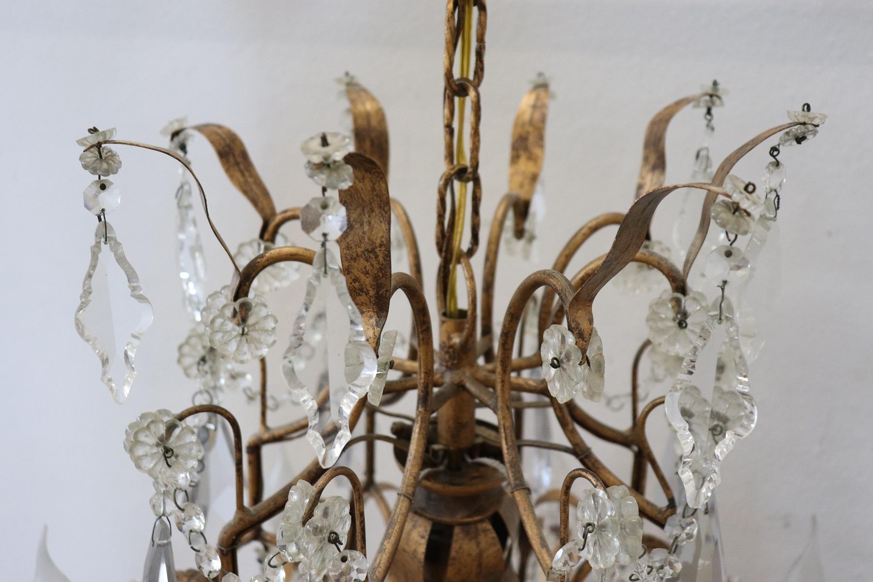 20th Century Louis XVI Style Gilded Bronze and Crystals Chandelier For Sale 1