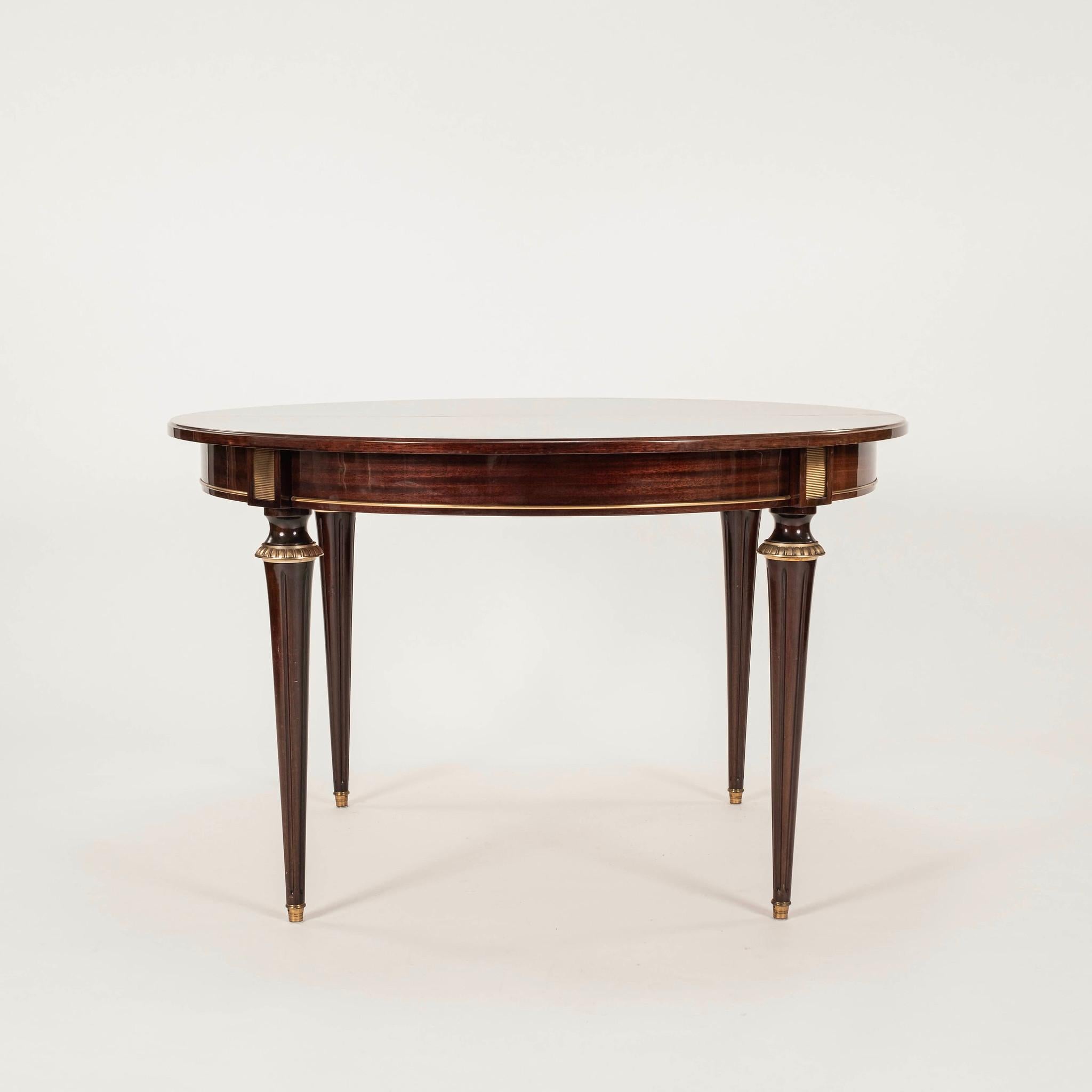 italien Table de salle à manger laquée de style Louis XVI du 20e siècle, ~48