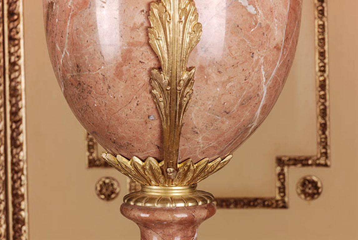 Deckelvase im Louis-XVI-Stil des 20. Jahrhunderts (Bronze) im Angebot