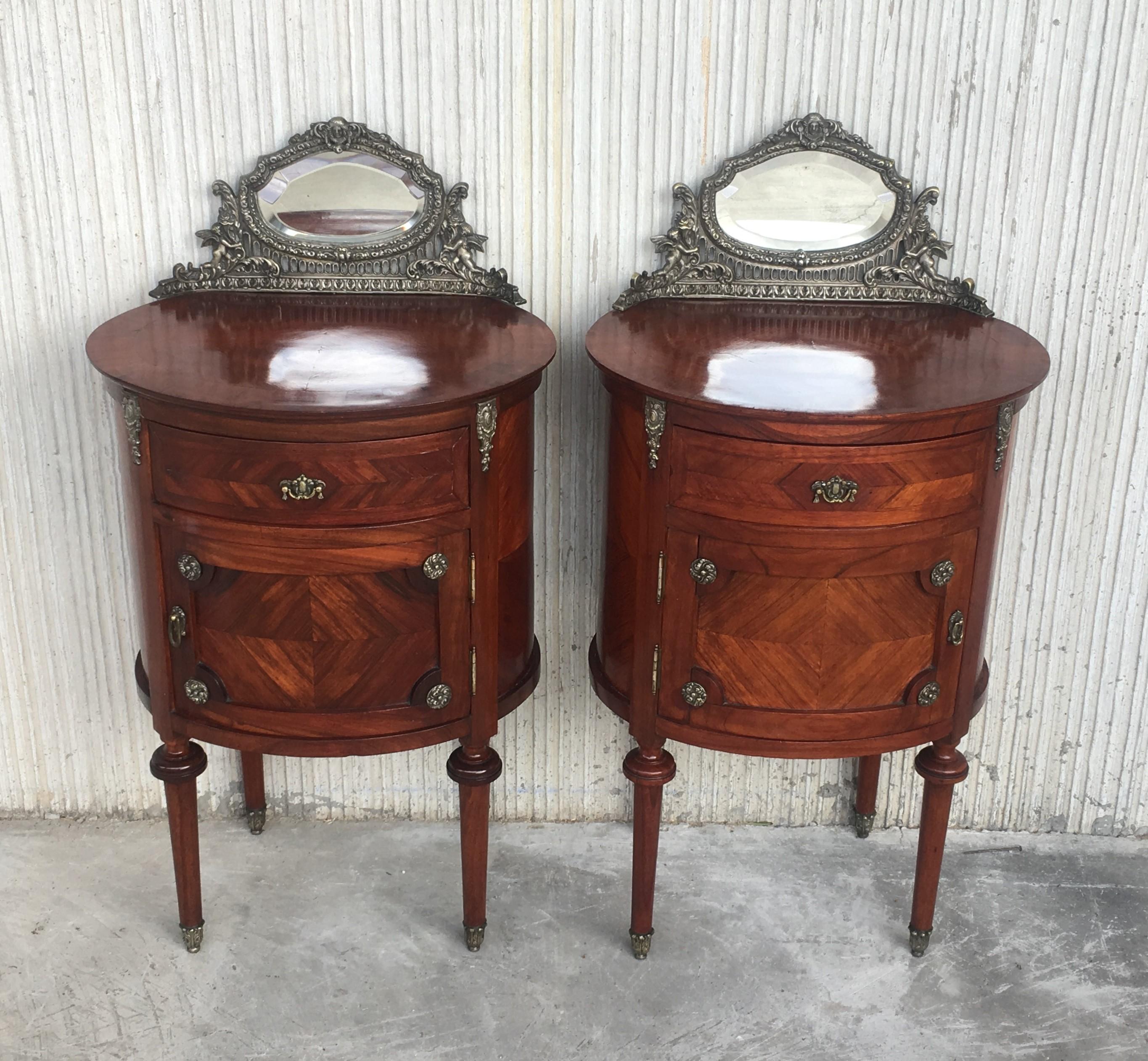 Louis XVI style pair of marquetry nightstands with metal crest one drawer and one compartment.
Originals handles and garniture.
Price per item

Total height: 39 in
Height to the tabletop: 33 in.
