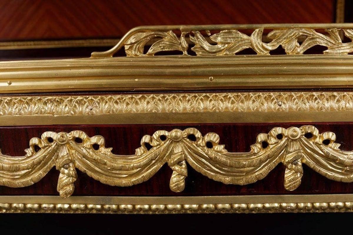 20° secolo, Meuble D'appui Credenza Sideboard in stile Luigi XVI in vendita 1